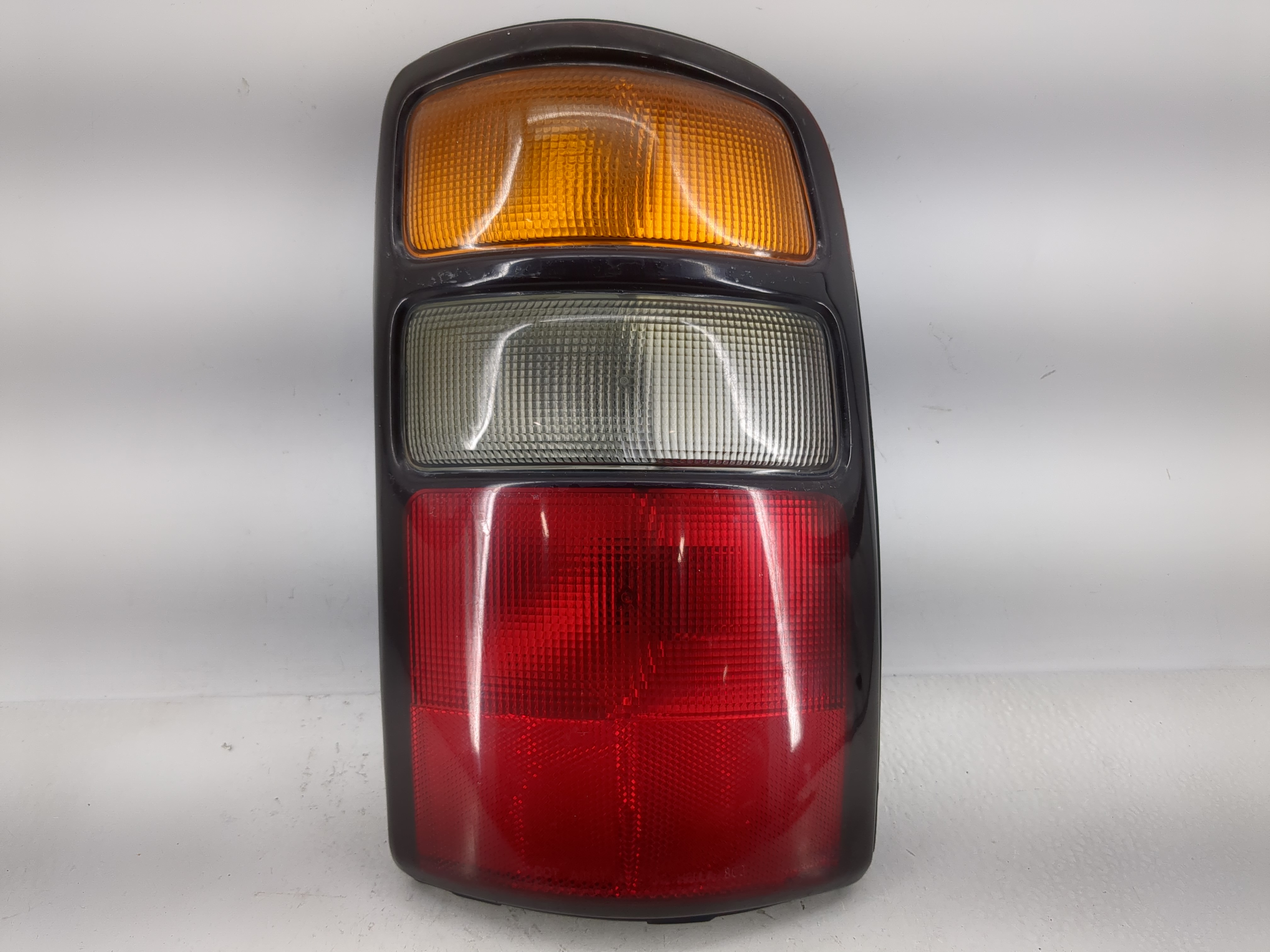 2004 Chevrolet Suburban 1500 Passenger Right Side Tail Light Taillight Oem 1223768 - Oemusedautoparts1.com