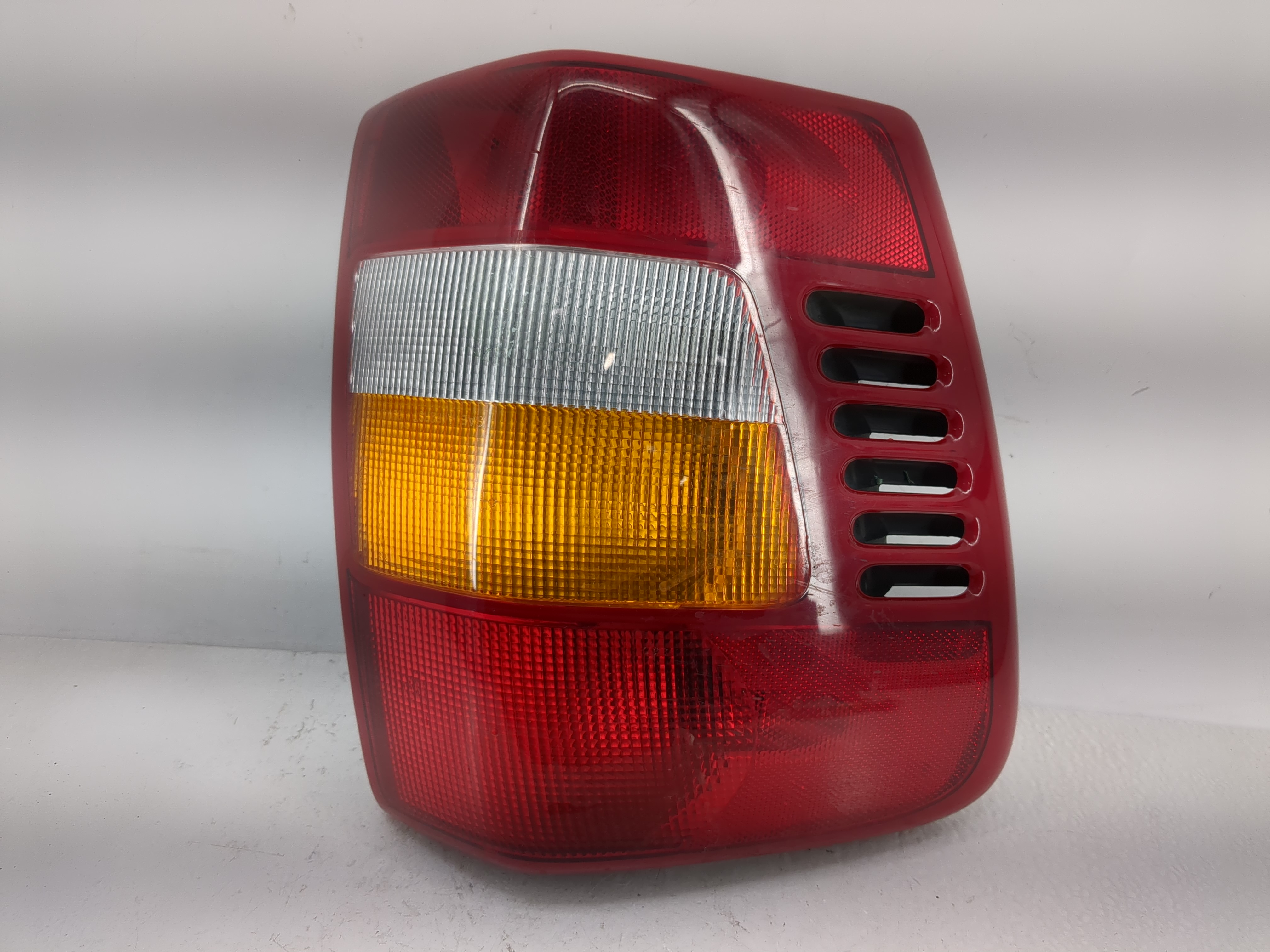 1999-2002 Jeep Grand Cherokee Driver Left Side Tail Light Taillight Oem 1224157 - Oemusedautoparts1.com
