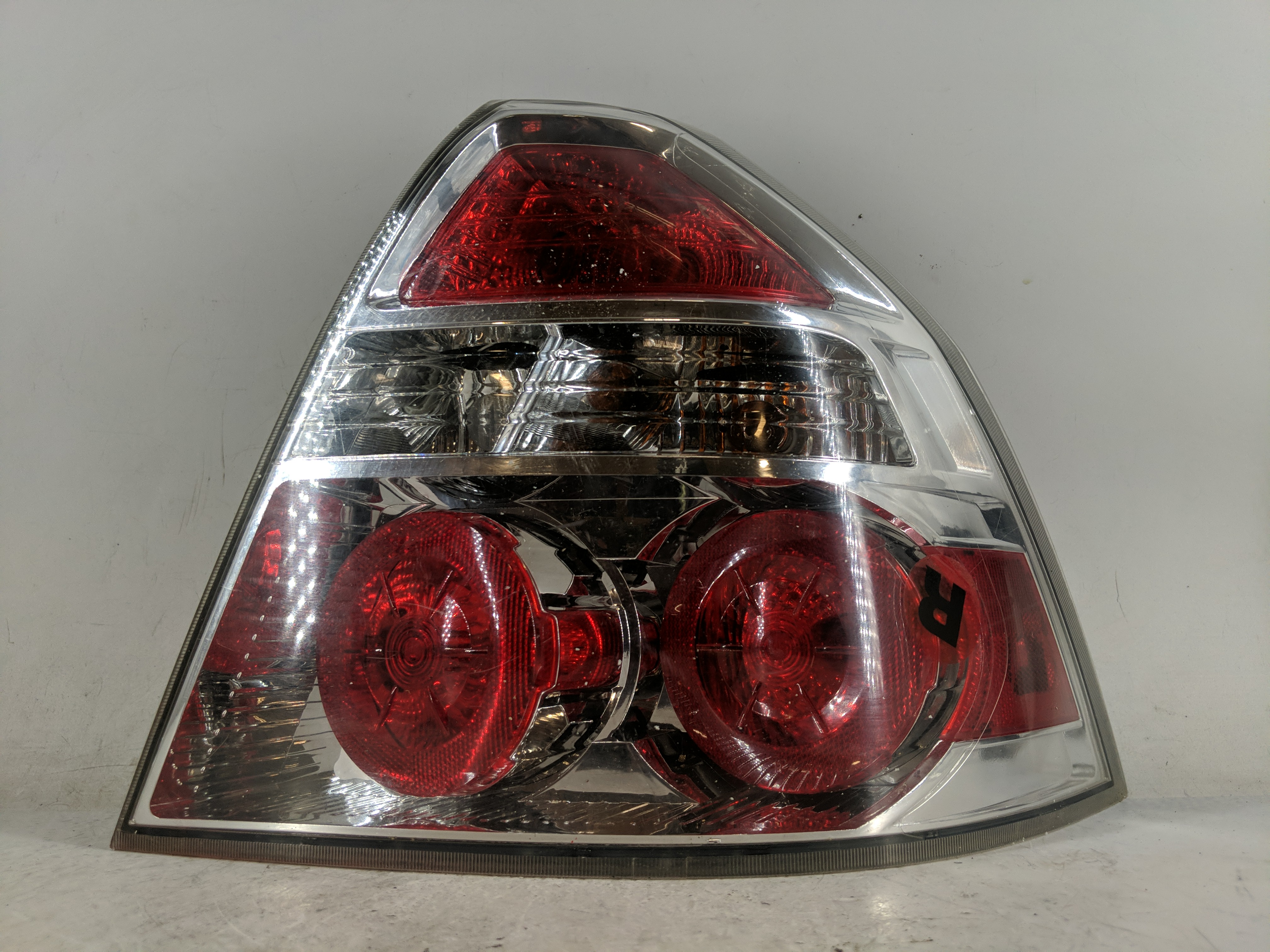 2009-2011 Chevrolet Aveo Passenger Right Side Tail Light Taillight Oem 1224227 - Oemusedautoparts1.com