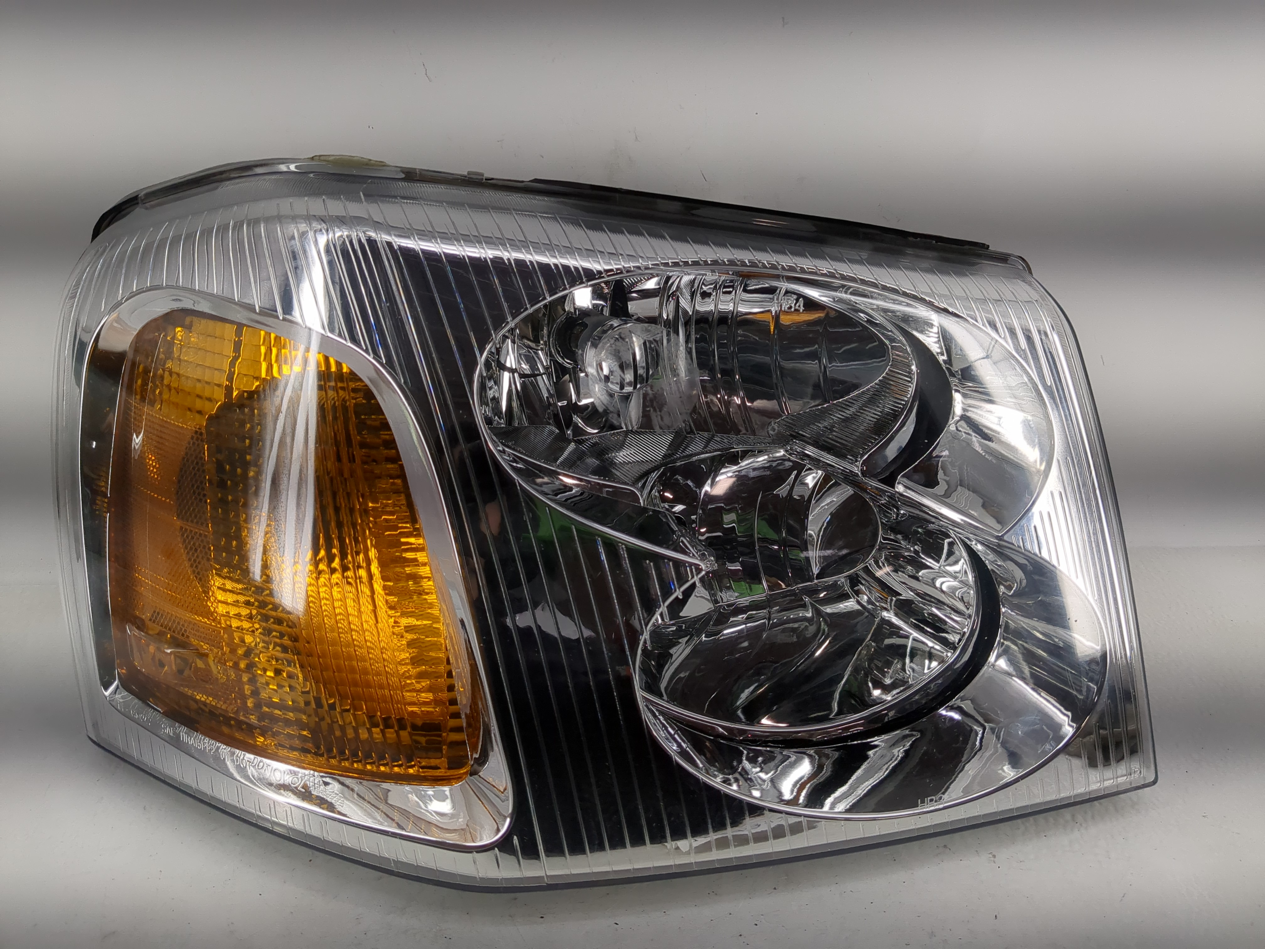 2002-2006 Gmc Envoy Xl Passenger Right Oem Head Light Headlight Lamp 1224317 - Oemusedautoparts1.com