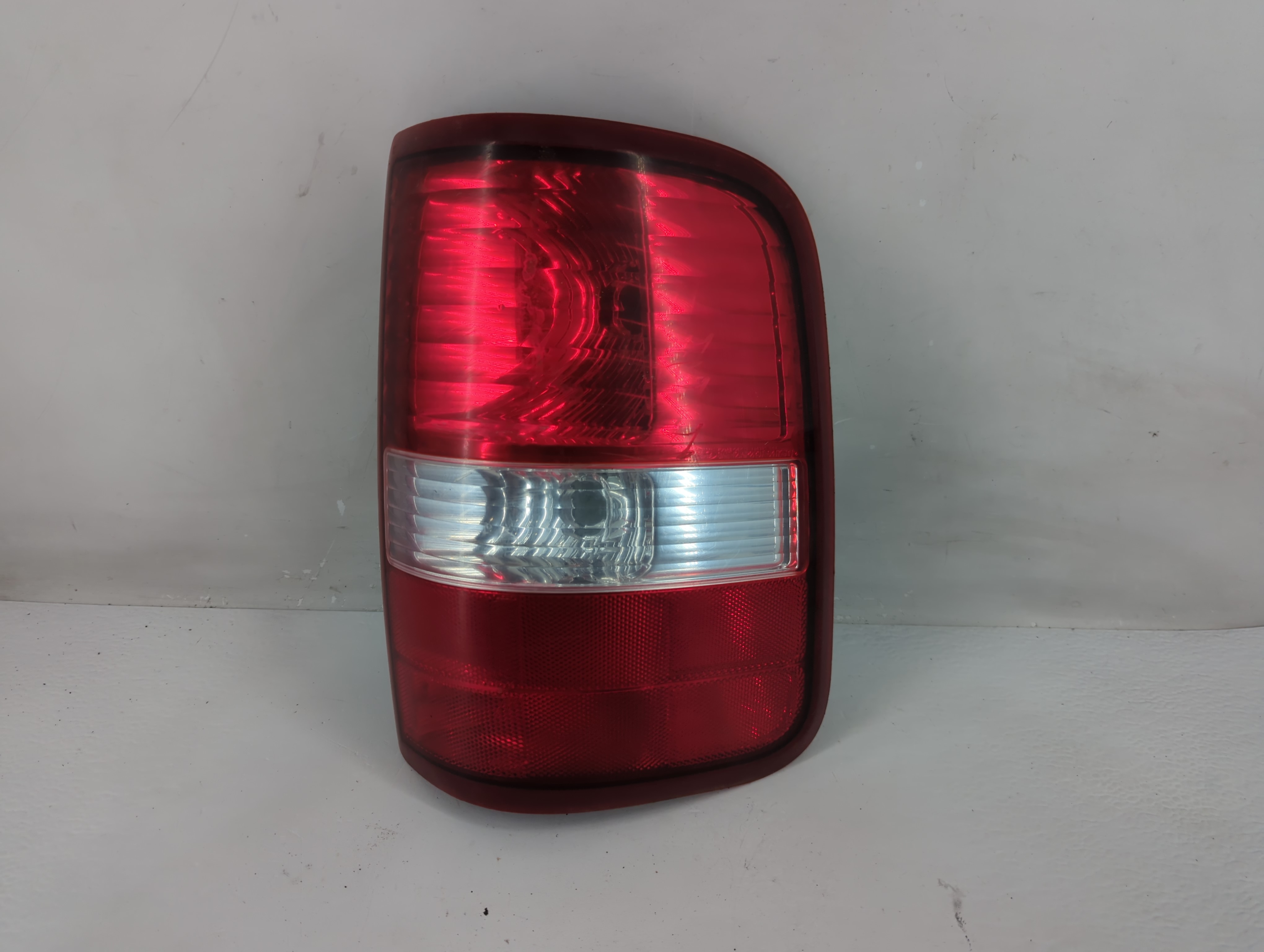 2004-2008 Ford F-150 Passenger Right Side Tail Light Taillight Oem 1224322 - Oemusedautoparts1.com