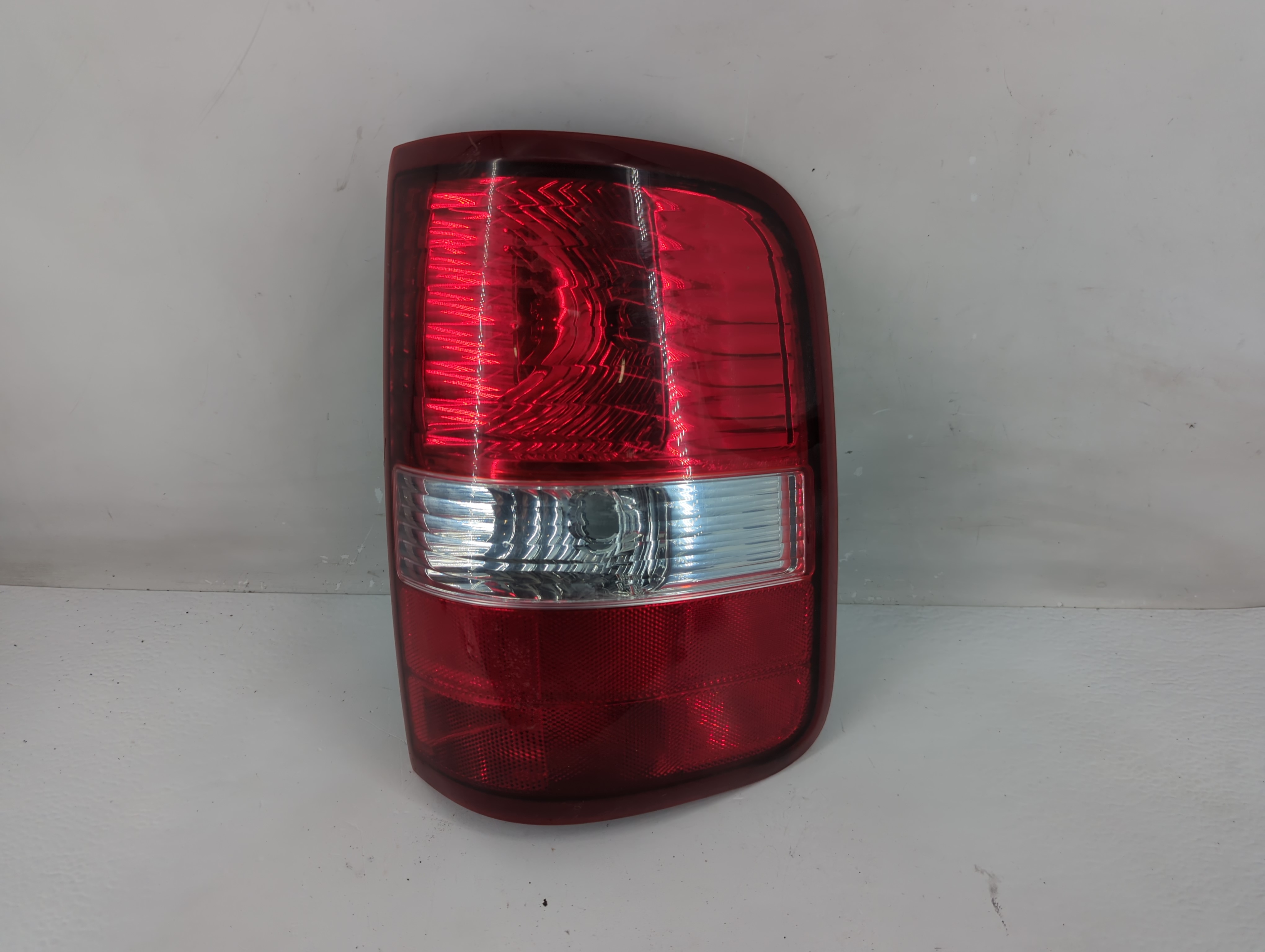 2004-2008 Ford F-150 Passenger Right Side Tail Light Taillight Oem 1224325 - Oemusedautoparts1.com