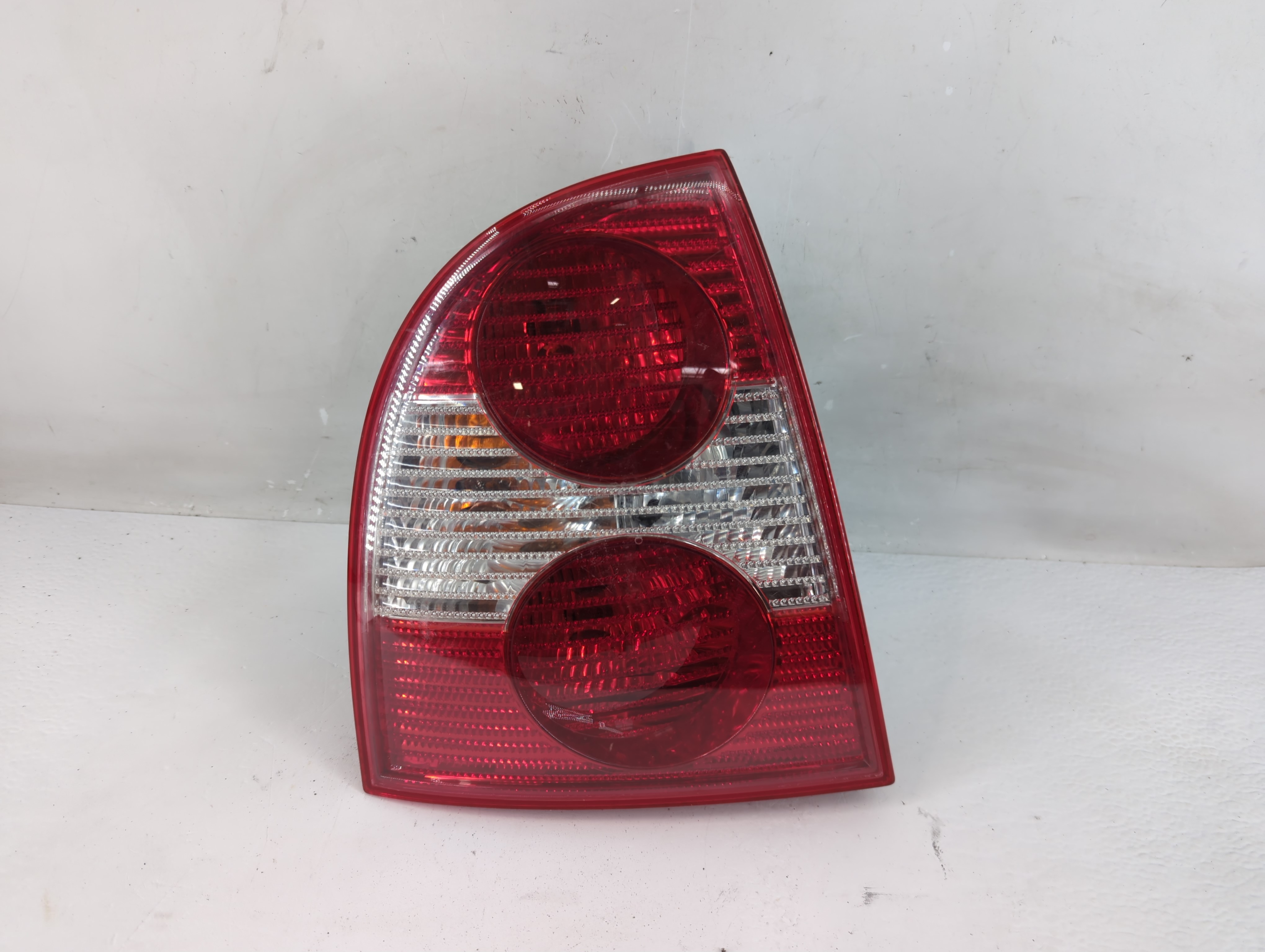 2001-2005 Volkswagen Passat Driver Left Side Tail Light Taillight Oem 1224332 - Oemusedautoparts1.com