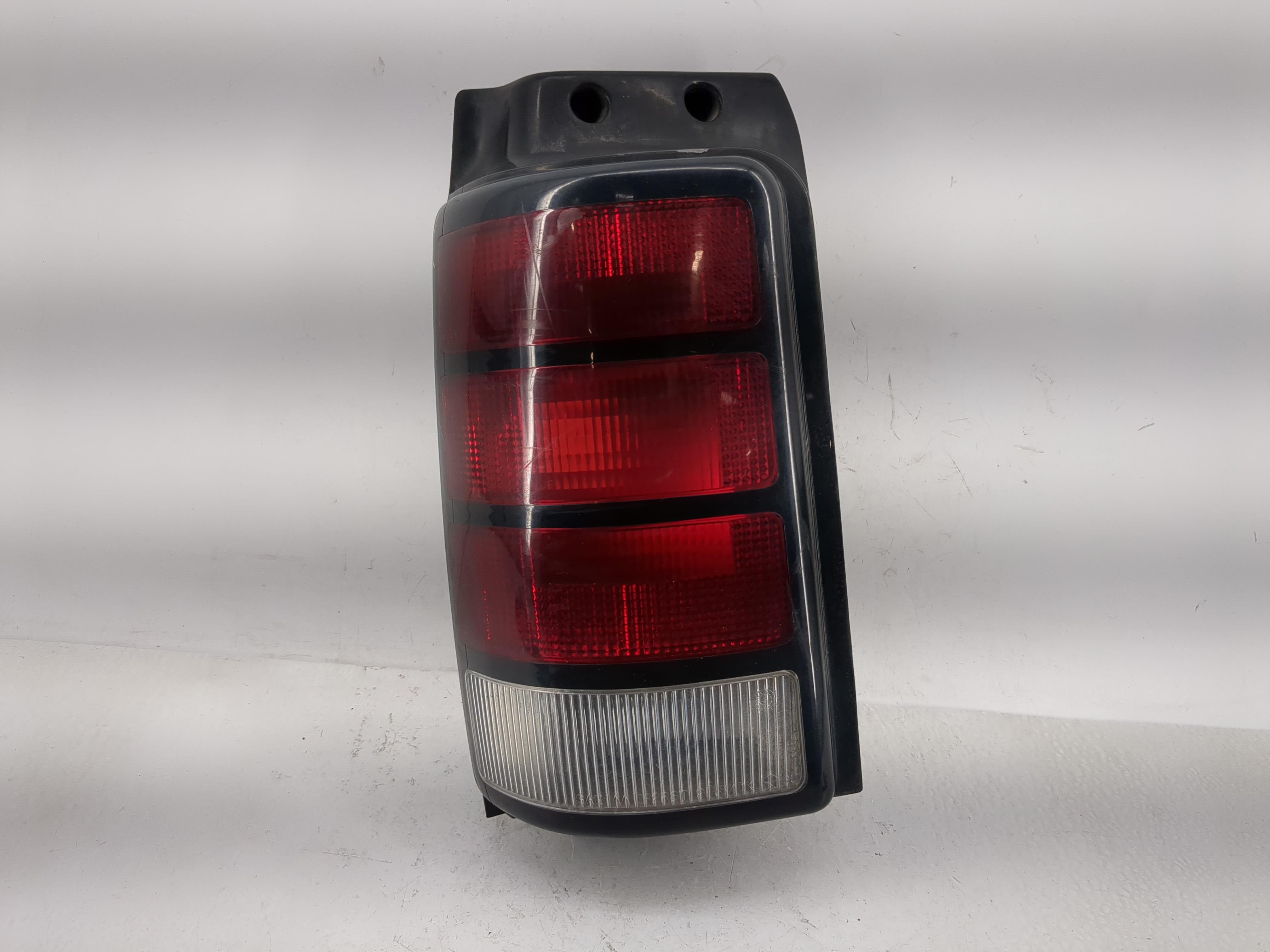 1993 Dodge Caravan Driver Left Side Tail Light Taillight Oem 1224389 - Oemusedautoparts1.com