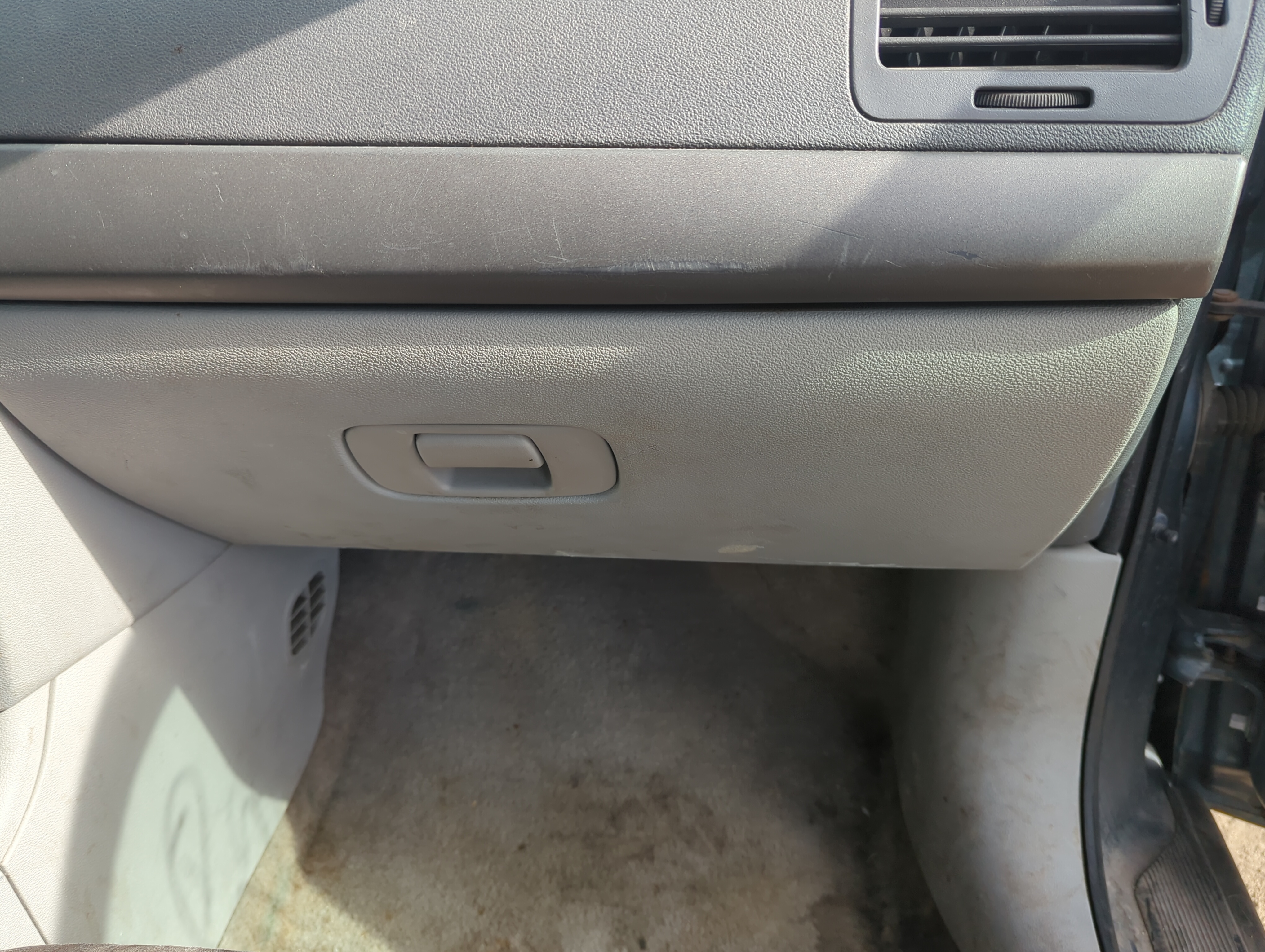 2006 Chevrolet Cobalt Passenger Glove Box Door Storage Compartment 1225309 - Oemusedautoparts1.com