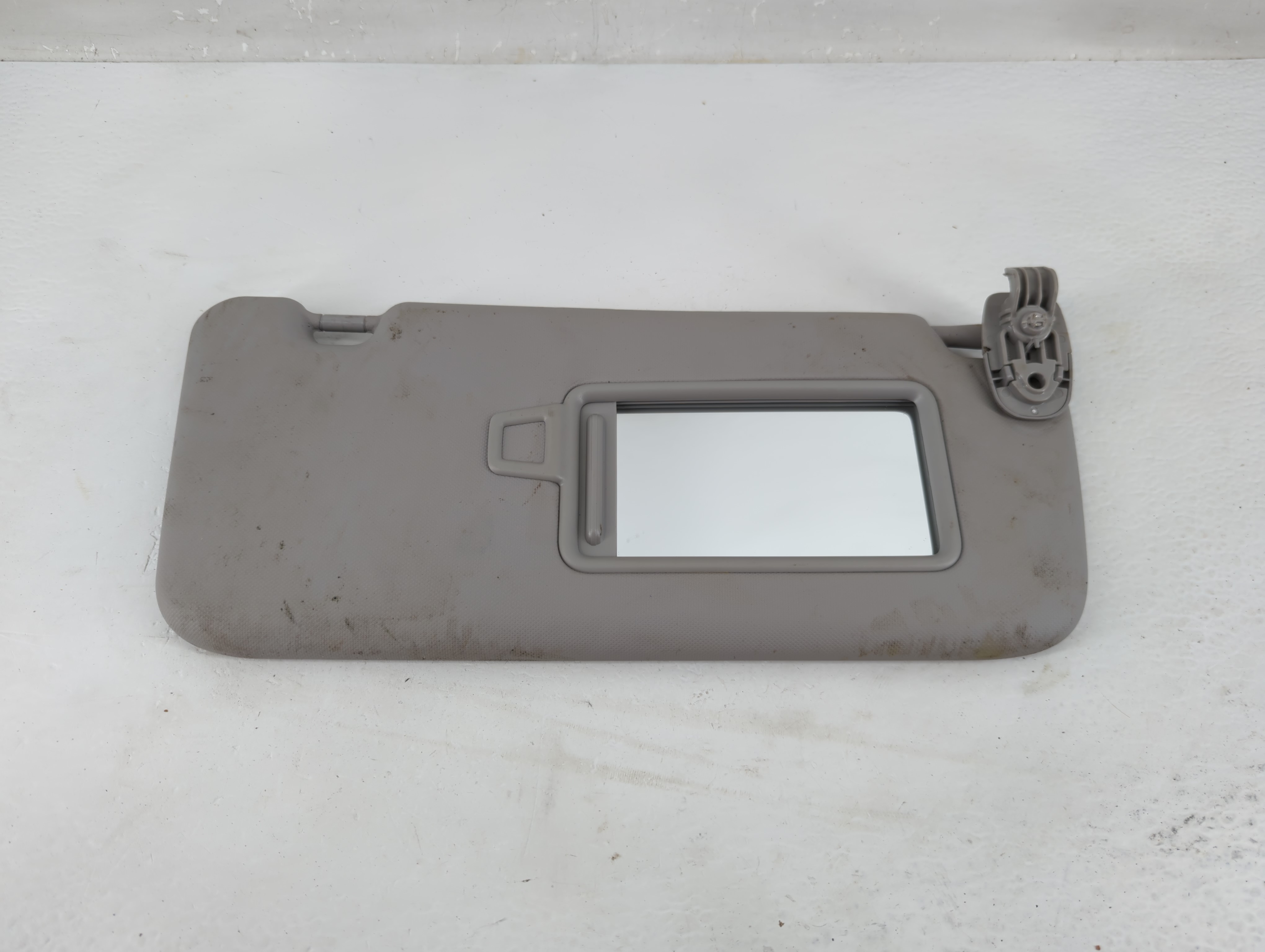 Picture of 2018-2021 Hyundai Kona Passenger Sun Visor Mirror Right Sunvisor Gray 1225972
