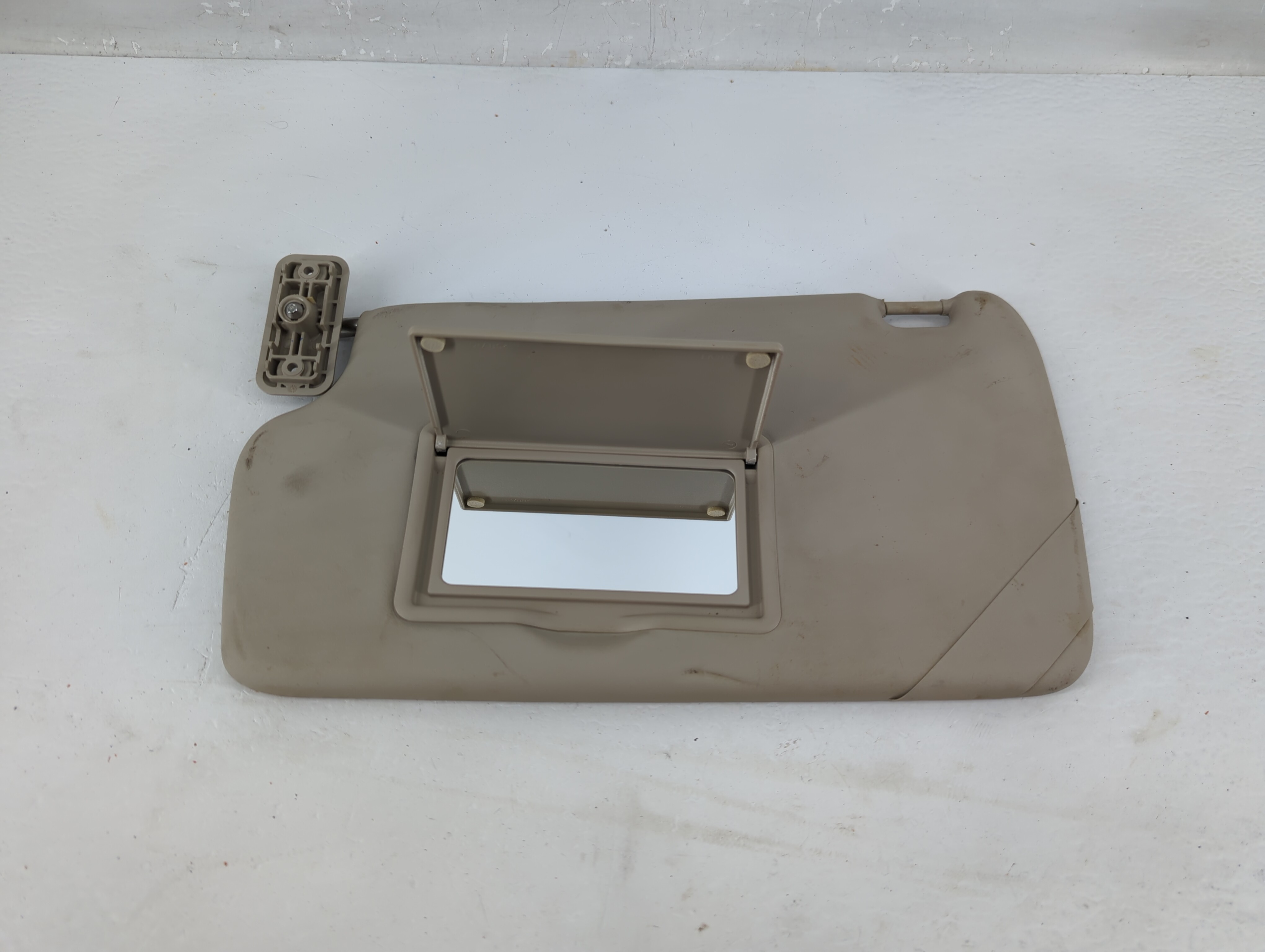 2011-2019 Ford Fiesta Passenger Sun Visor Mirror Right Sunvisor Beige 1225980 - Oemusedautoparts1.com