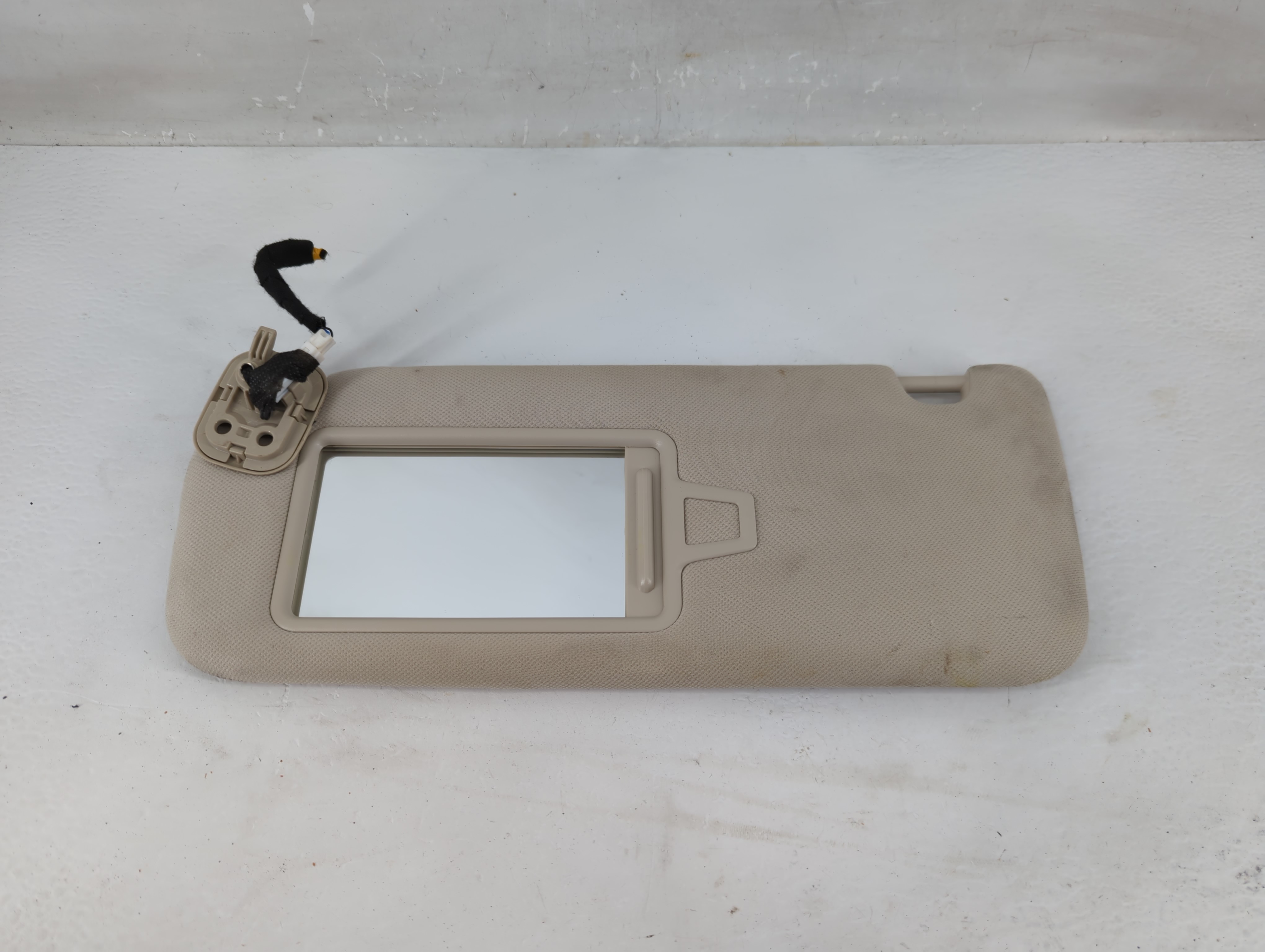 Picture of 2022-2022 Genesis Gv70 Driver Sun Visor Mirror Left Sunvisor Ivory 1225982