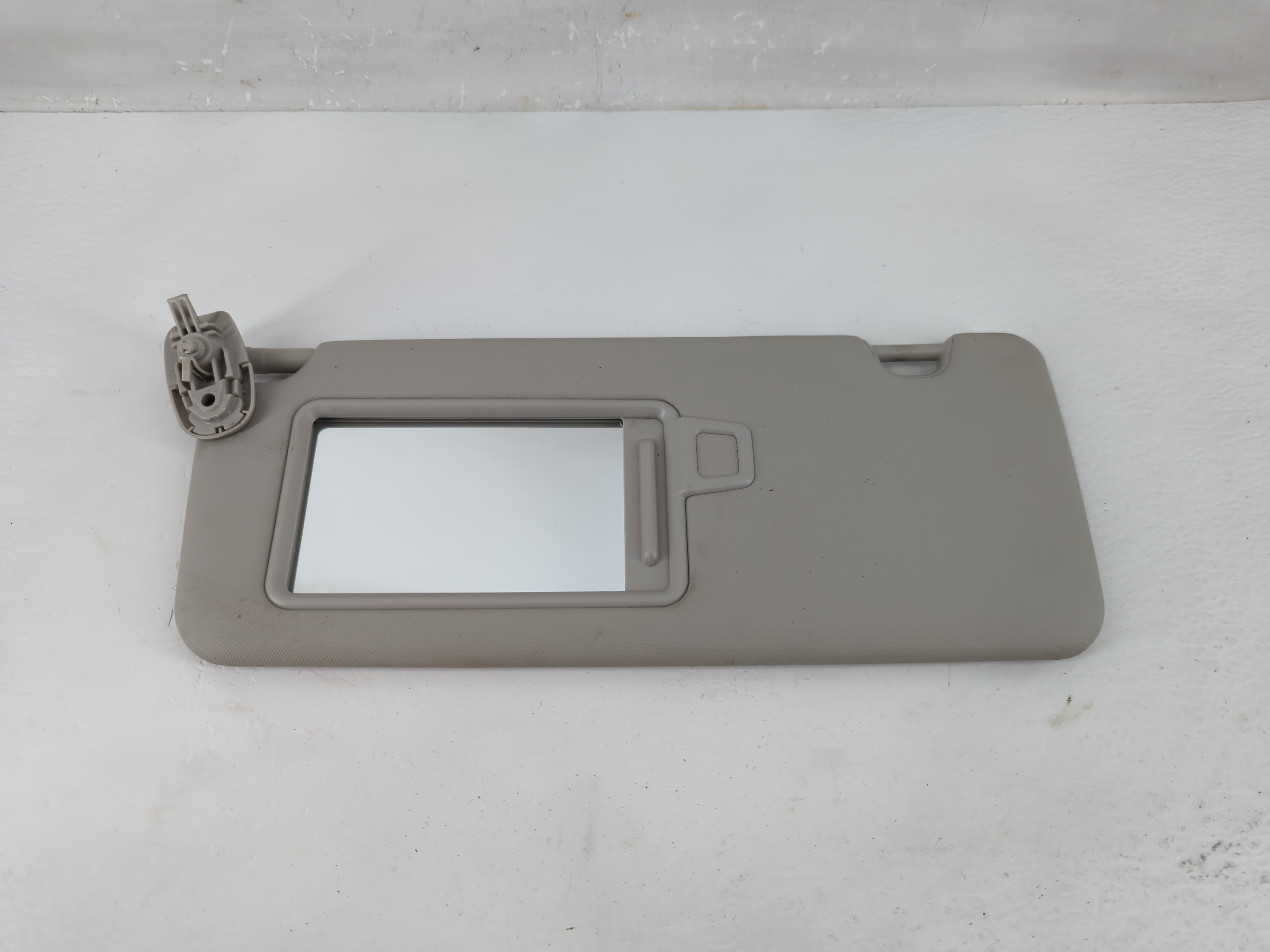 2023 Kia Sportage Passenger Sun Visor Mirror Right Sunvisor 1225992 - Oemusedautoparts1.com