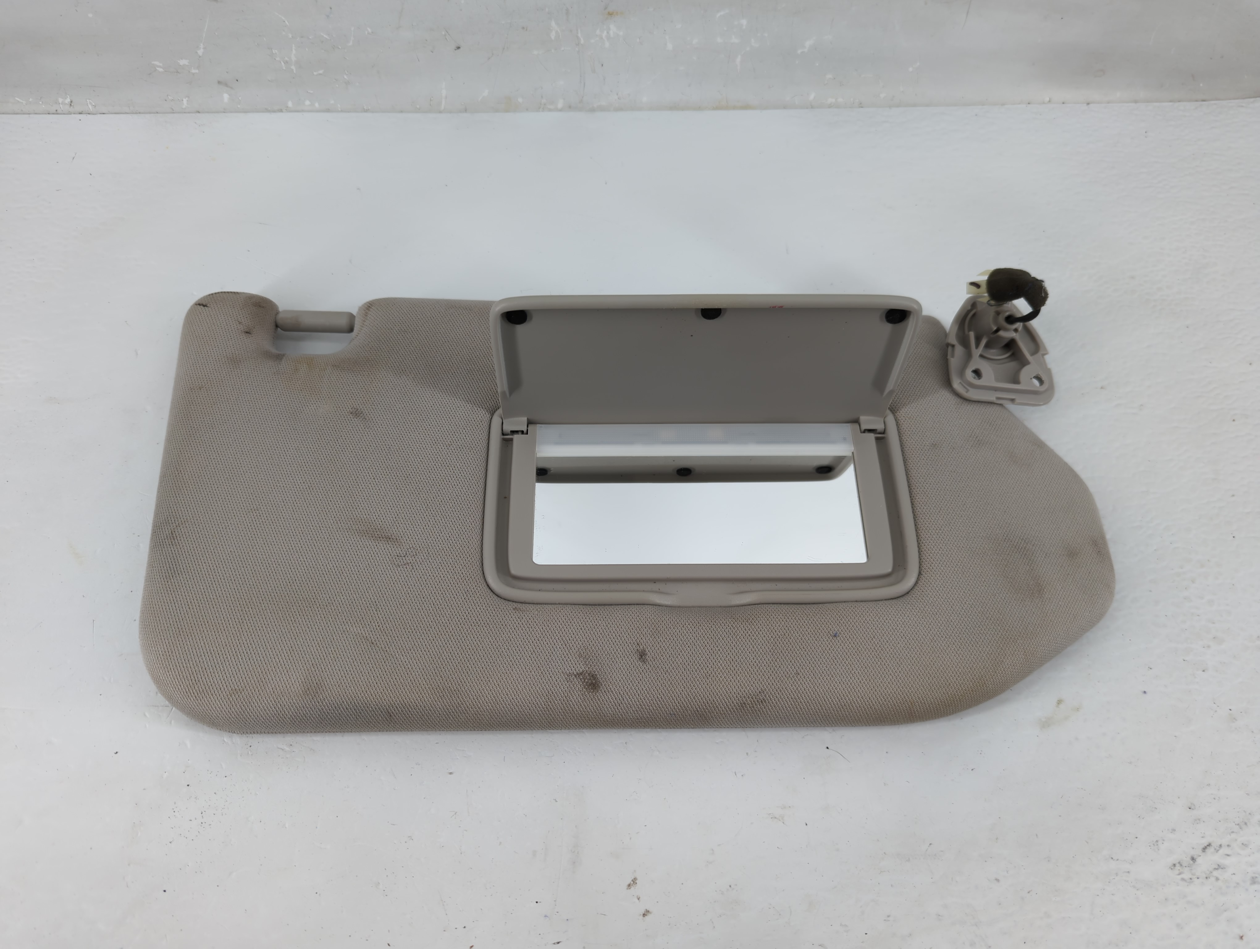 Picture of 2019-2020 Nissan Pathfinder Passenger Sun Visor Mirror Right Sunvisor 1226013
