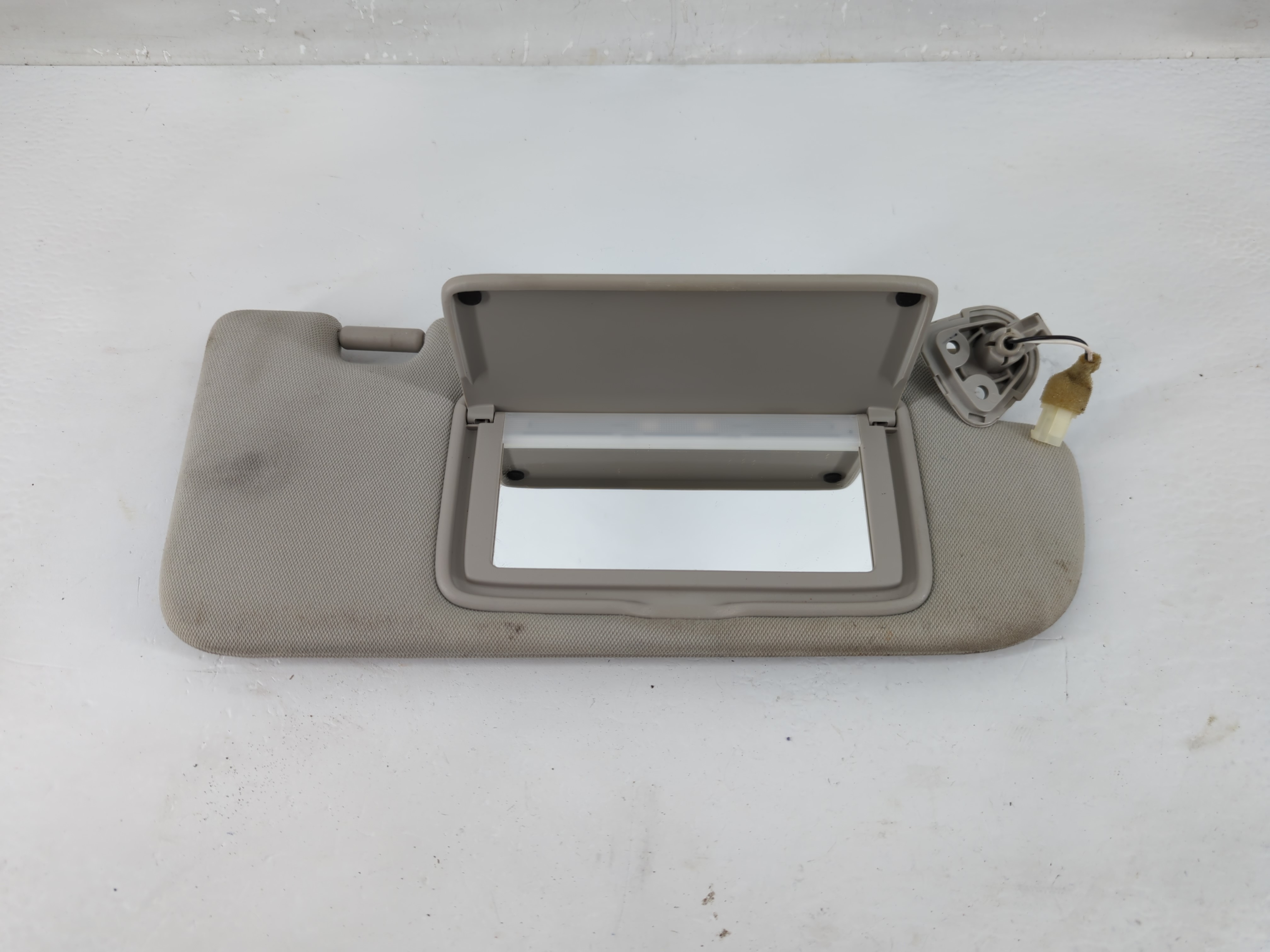 Picture of 2014-2020 Infiniti Q50 Passenger Sun Visor Mirror Right Sunvisor Gray 1226020