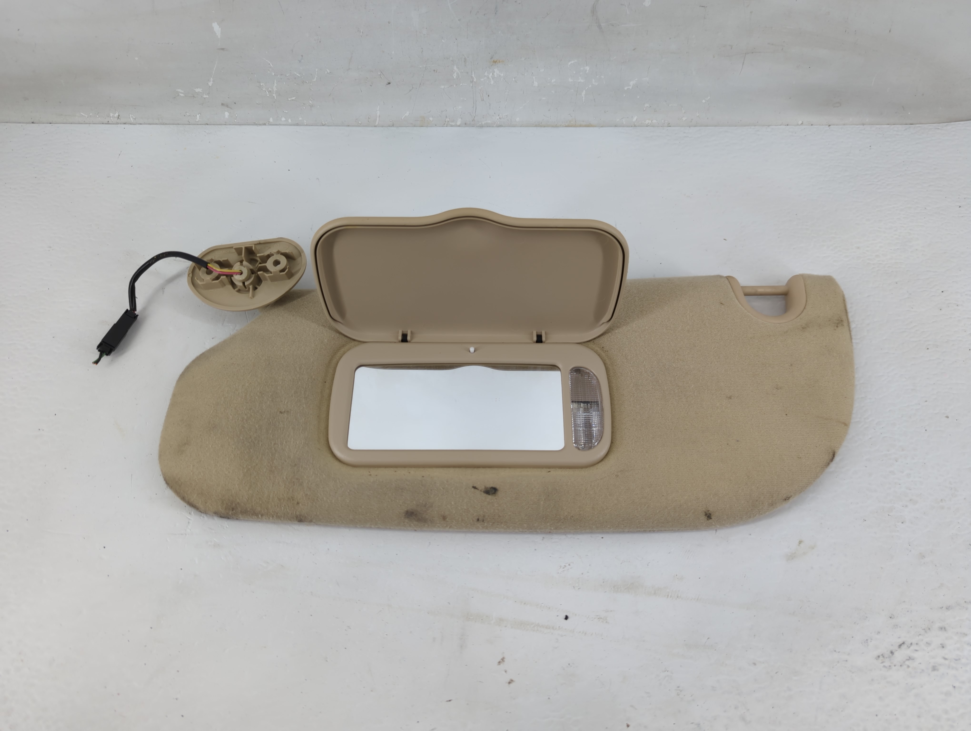 2006-2009 Ford Explorer Driver Sun Visor Mirror Left Sunvisor Tan 1226035 - Oemusedautoparts1.com