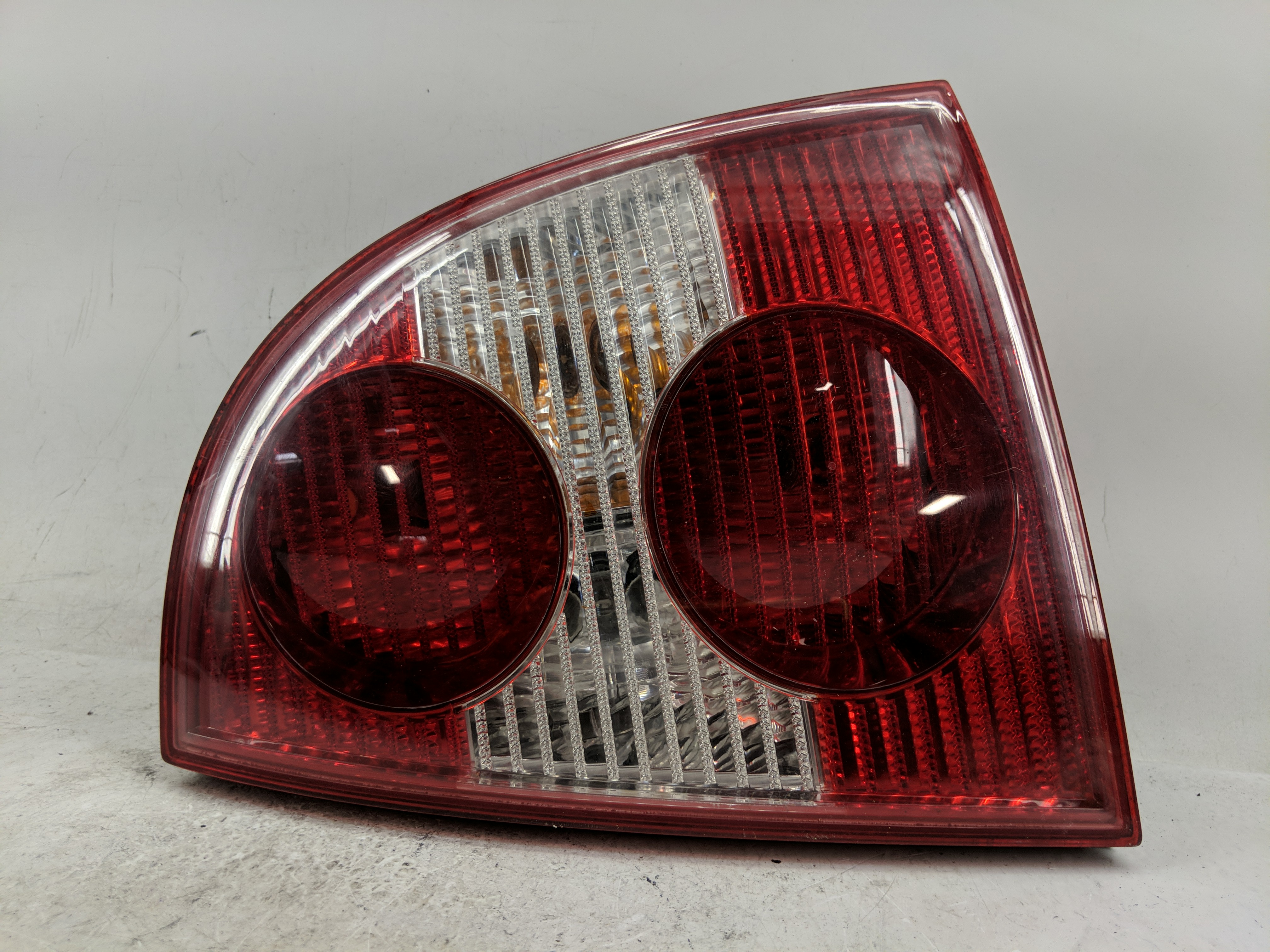 Picture of 2001 Volkswagen Passat Passenger Right Side Tail Light Taillight Oem 1226066