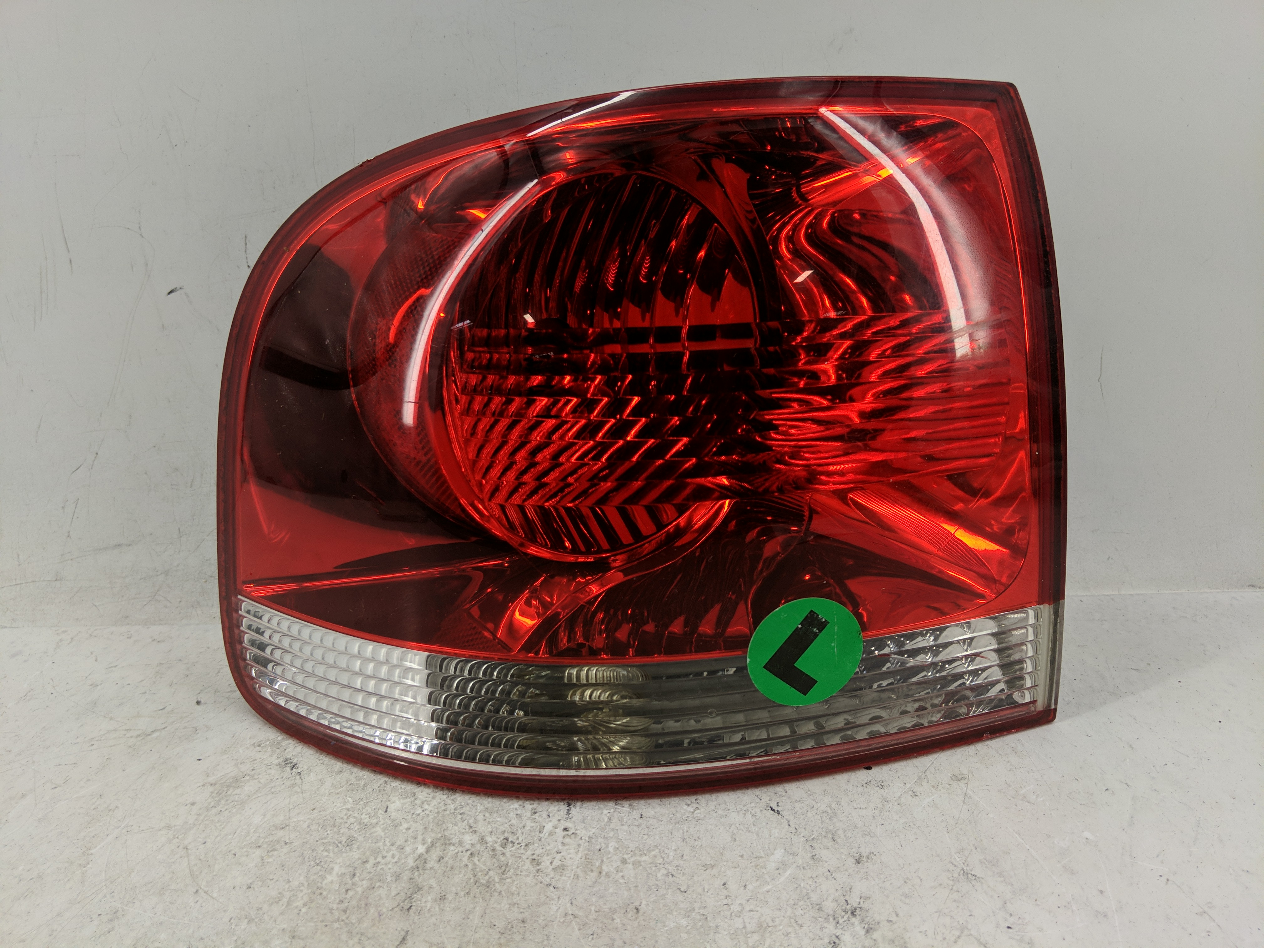 Picture of 2007-2007 Volkswagen Touareg Driver Left Side Tail Light Taillight Oem 1226074
