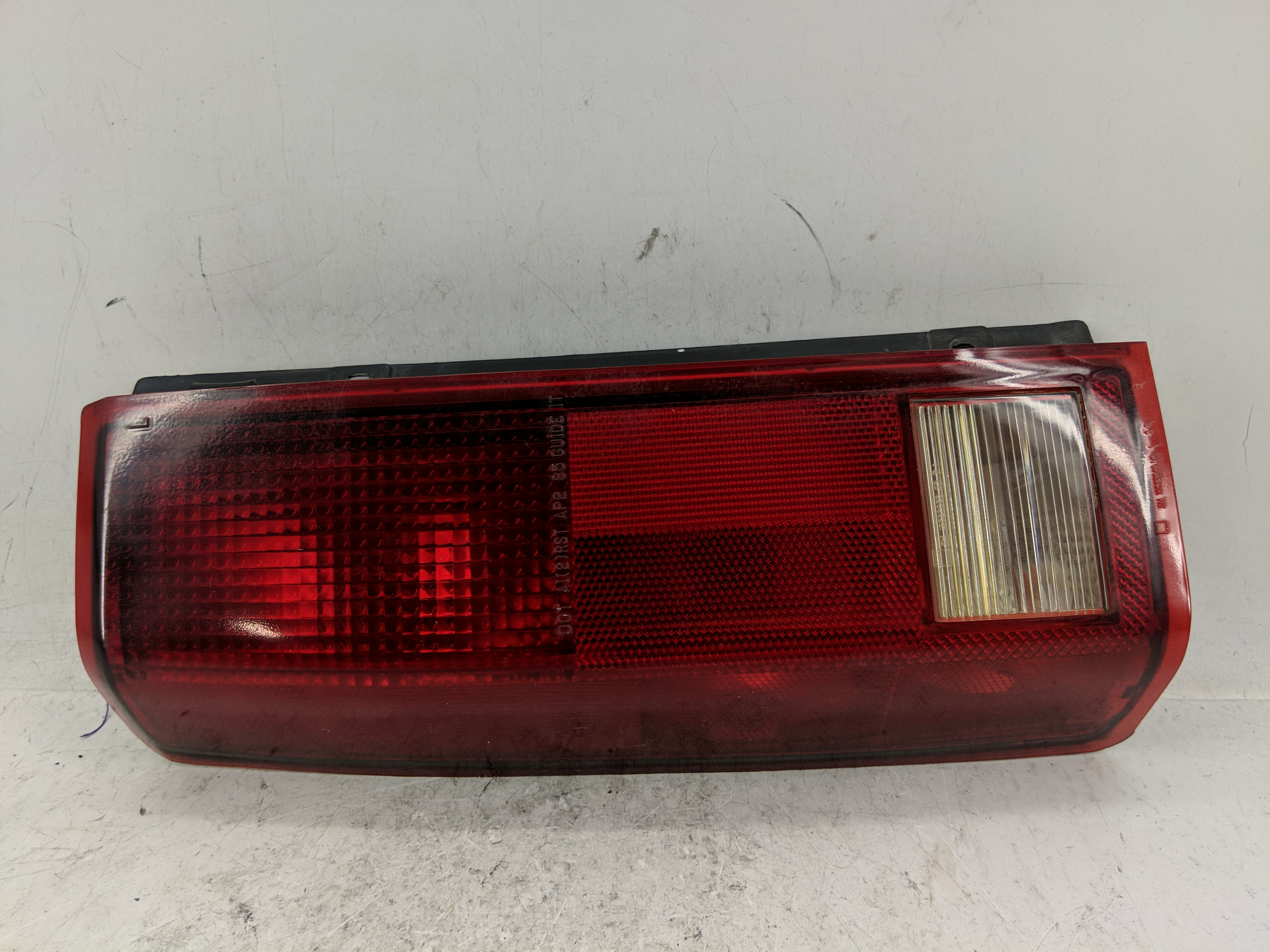 Picture of 1985-2005 Gmc Safari Driver Left Side Tail Light Taillight Oem 1226082
