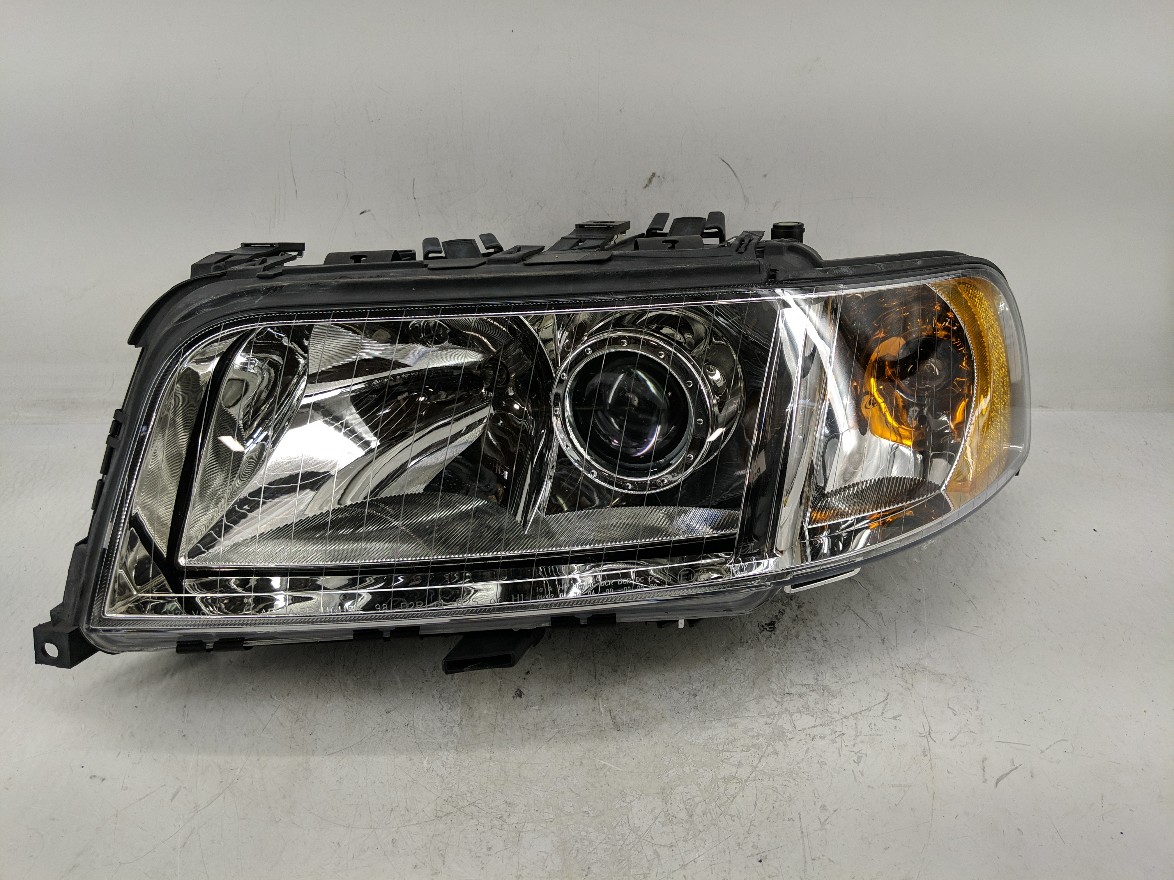 Picture of Audi A8 Driver Left Oem Head Light Headlight Lamp 1226096