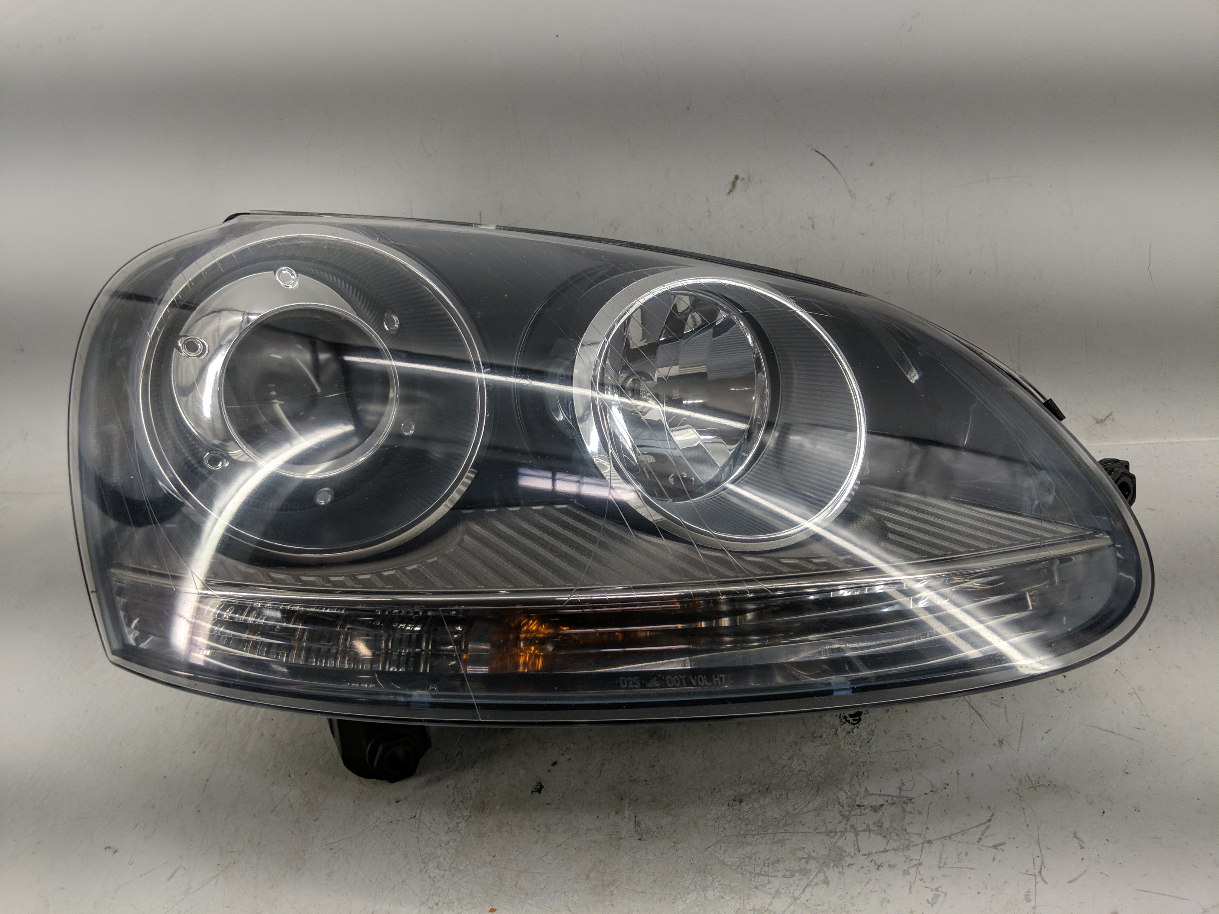 Picture of 2002-2007 Volkswagen Golf Passenger Right Oem Head Light Headlight Lamp 1226102