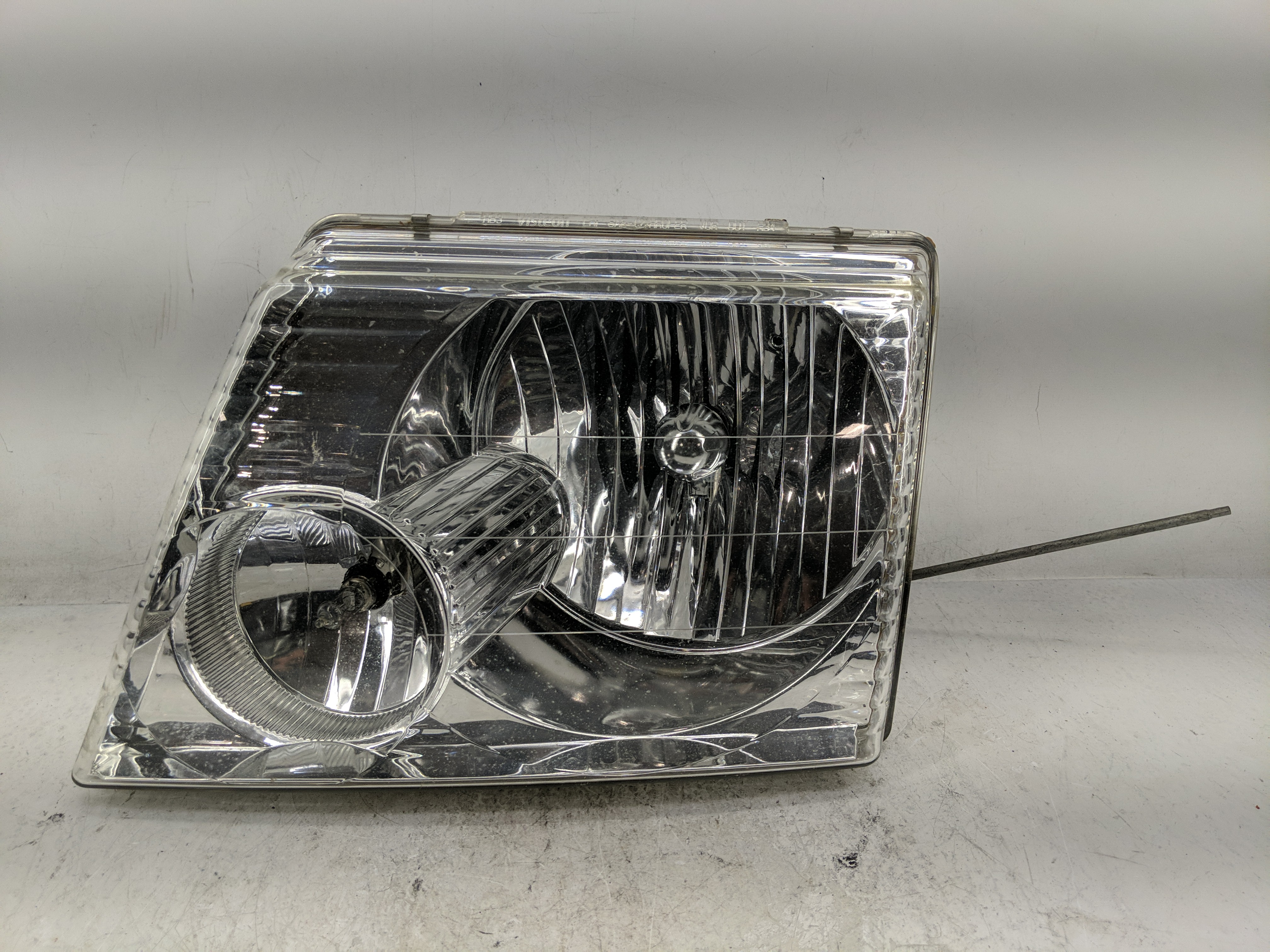 Picture of 2002-2005 Ford Explorer Driver Left Oem Head Light Headlight Lamp 1226105