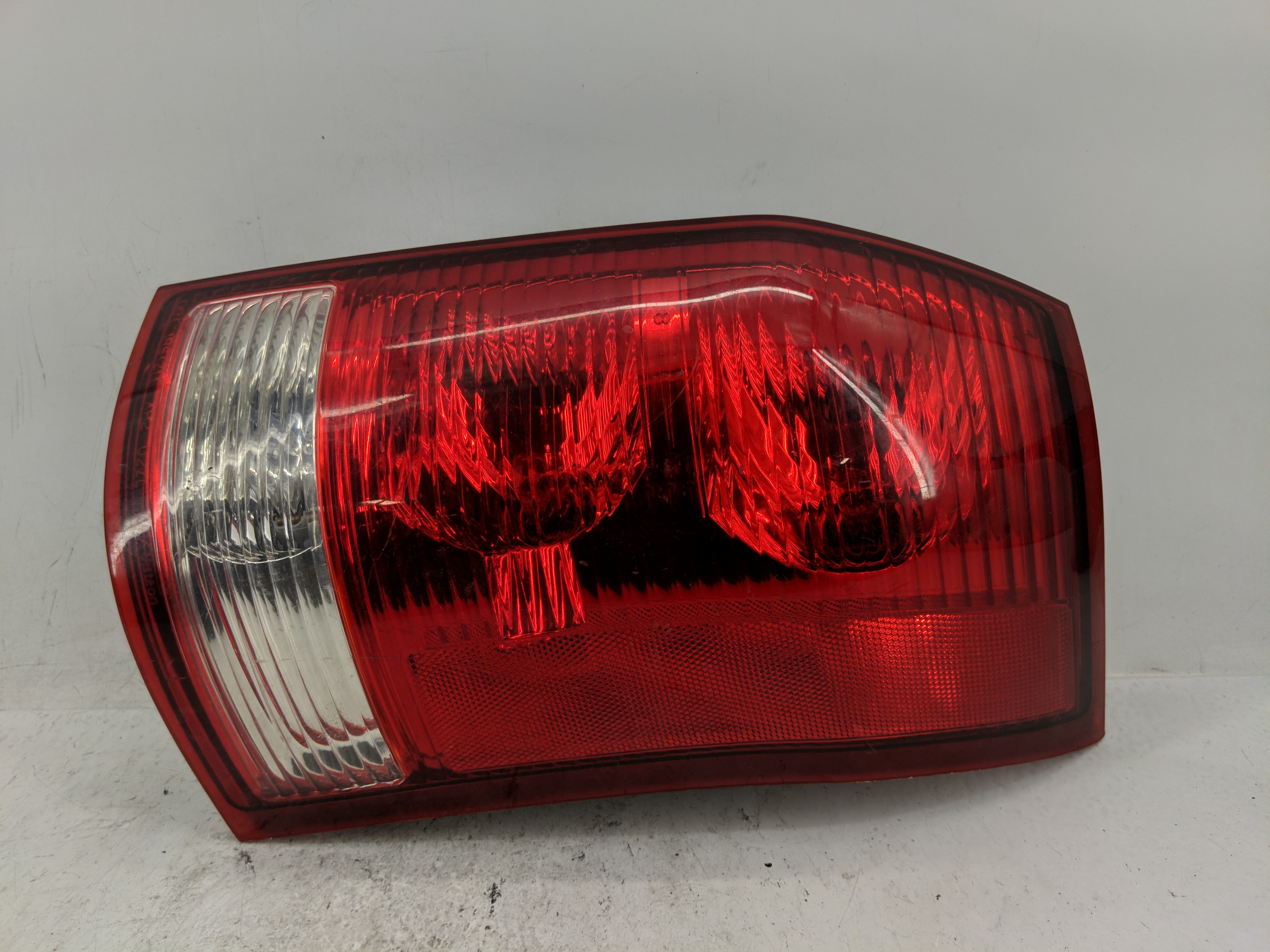 Picture of 2004-2007 Saturn Vue Passenger Right Side Tail Light Taillight Oem 1226139