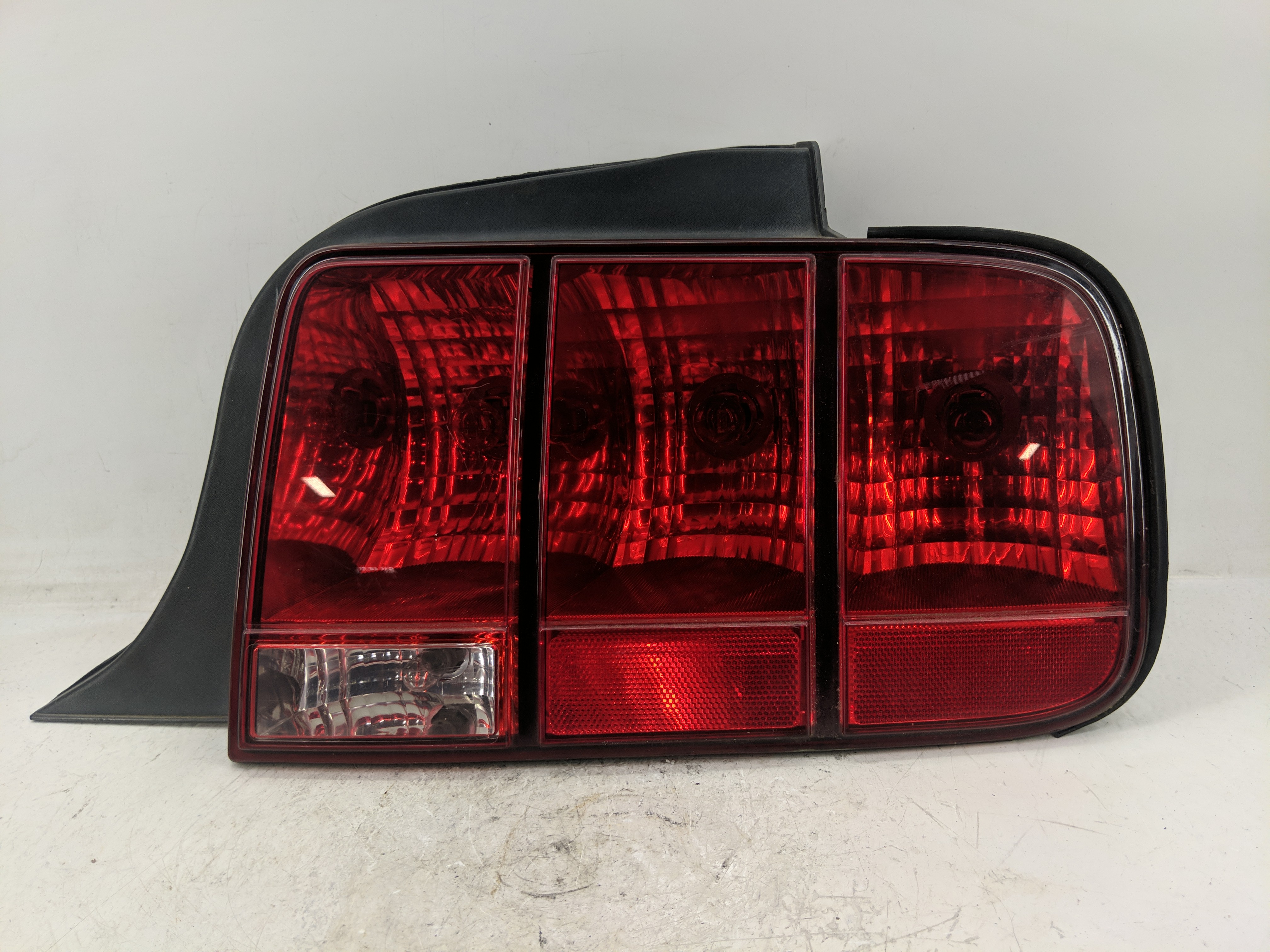 Picture of 2005-2009 Ford Mustang Passenger Right Side Tail Light Taillight Oem 1226160