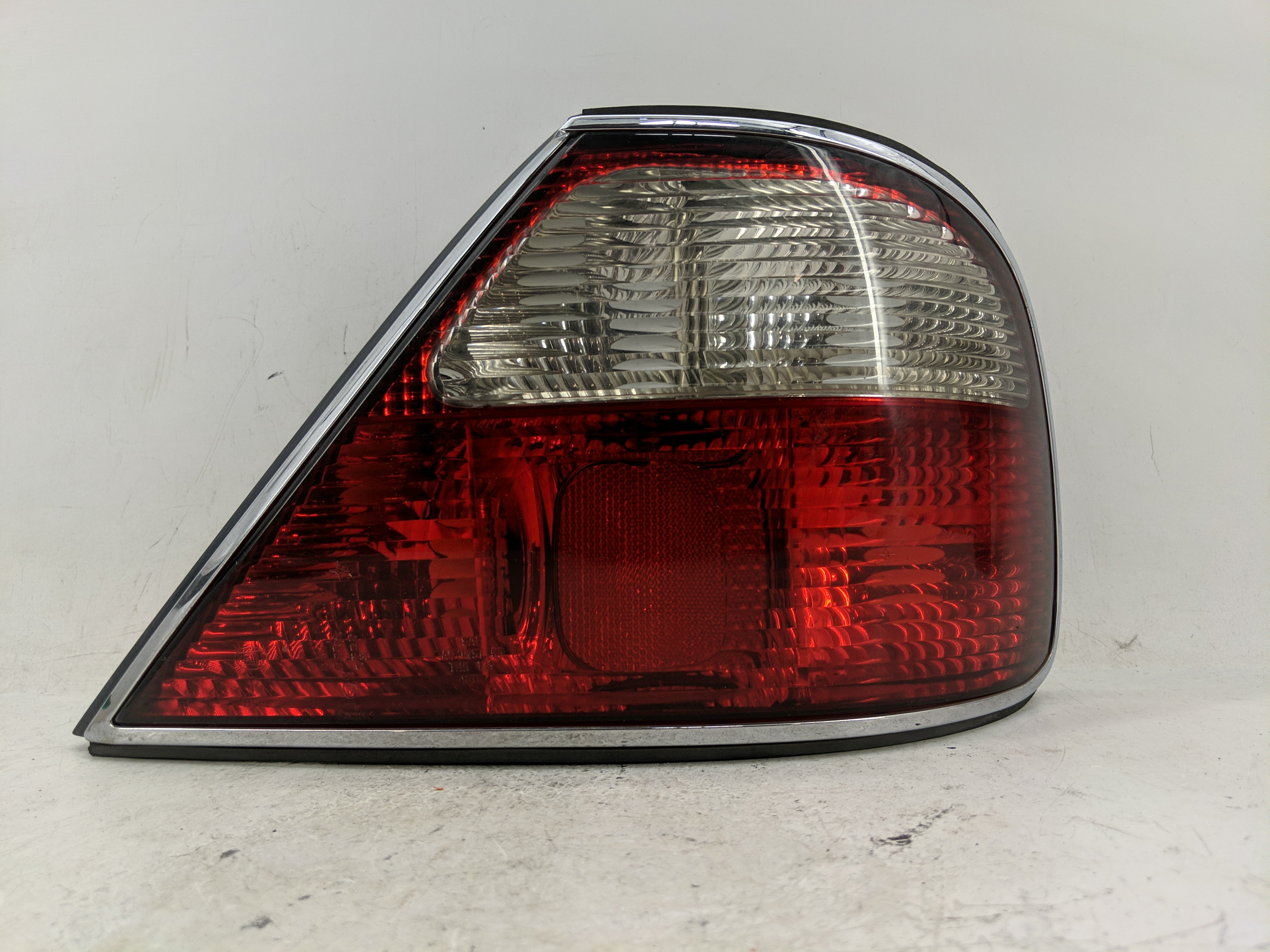 Picture of 1998-2003 Jaguar Xj8 Passenger Right Side Tail Light Taillight Oem 1226164