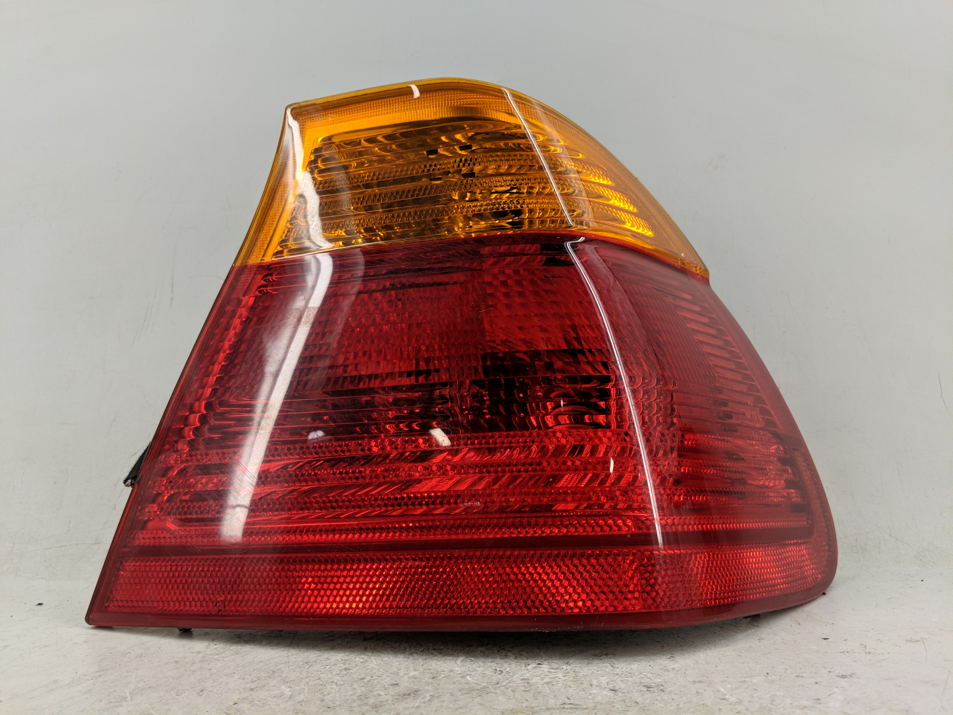 Picture of 2001-2001 Bmw 325i Passenger Right Side Tail Light Taillight Oem 1226171