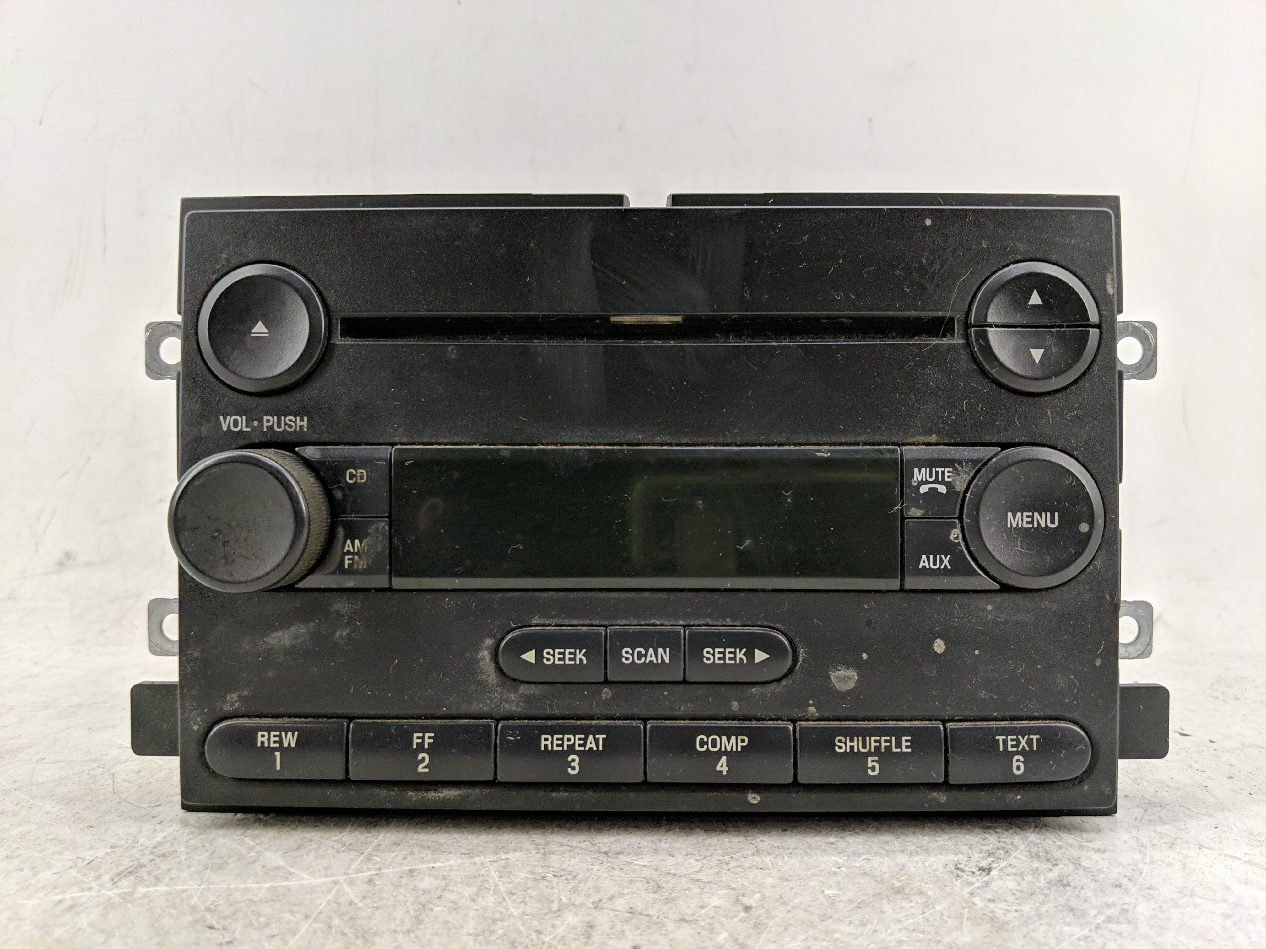 2005-2006 Ford Freestyle Am Fm Cd Player Radio Receiver 1226173 - Oemusedautoparts1.com