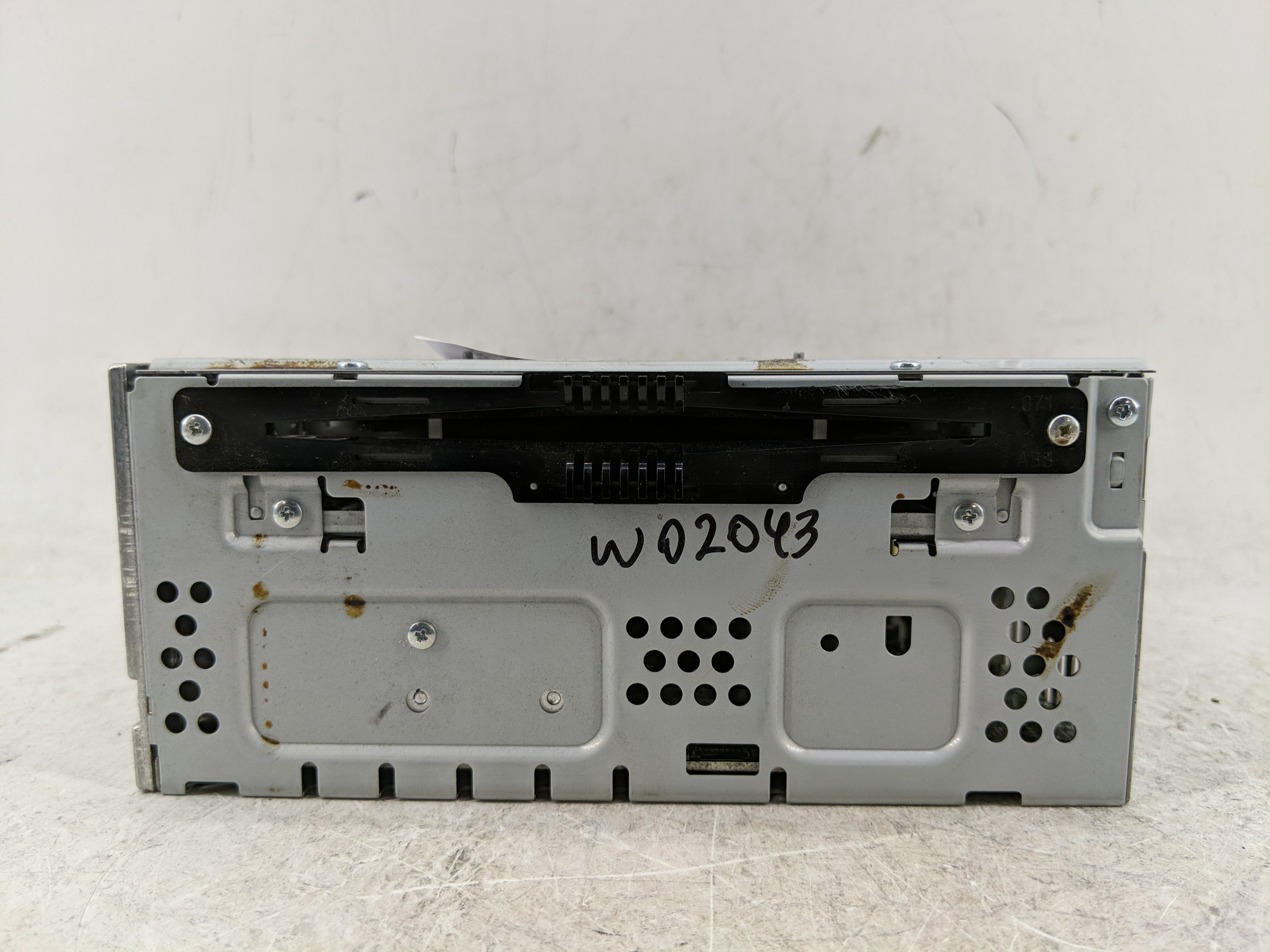 2013-2015 Ford Fusion Am Fm Cd Player Radio Receiver 1226177 - Oemusedautoparts1.com