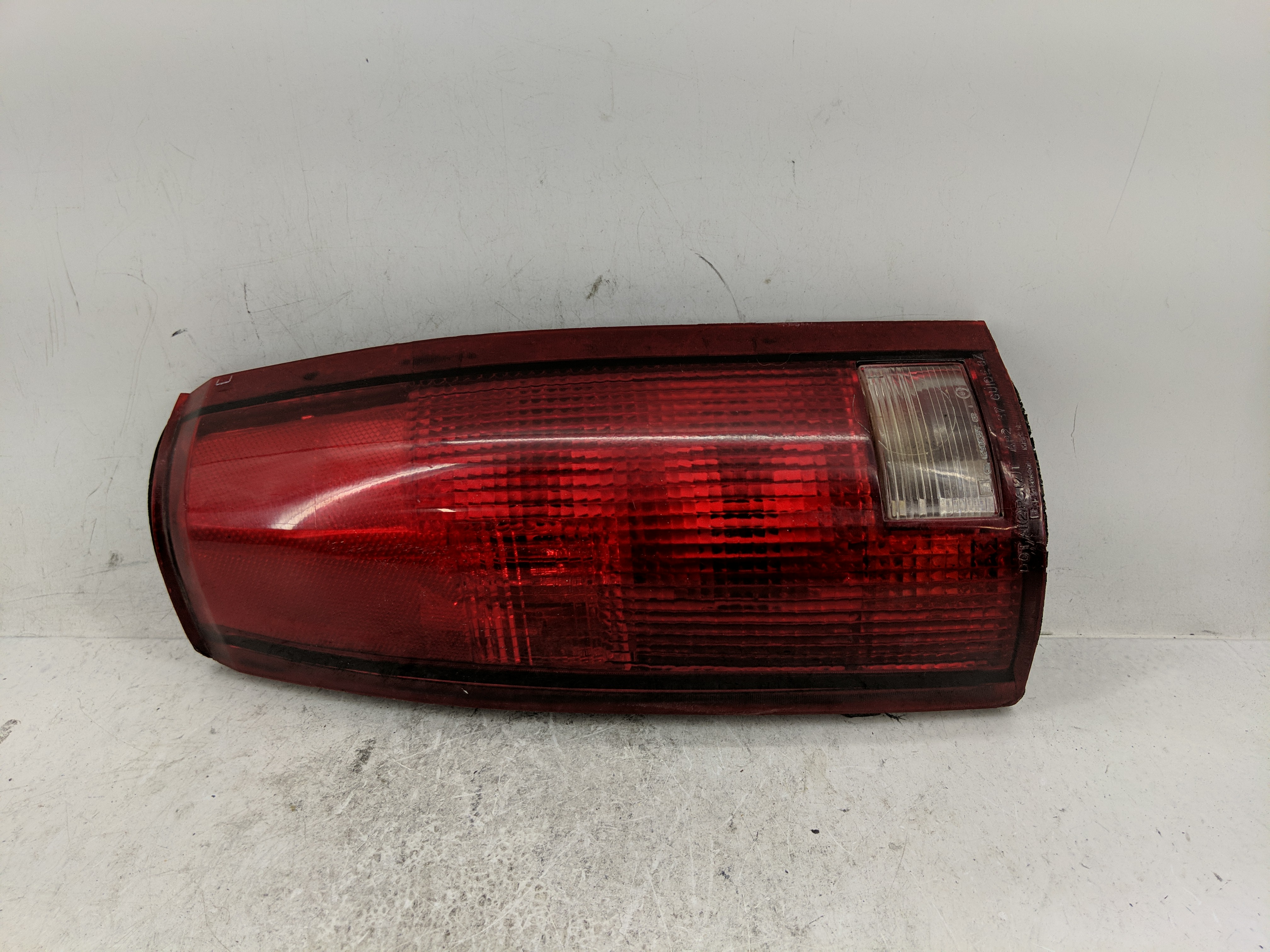 1995-2000 Chevrolet Tahoe Driver Left Side Tail Light Taillight Oem 1226433 - Oemusedautoparts1.com