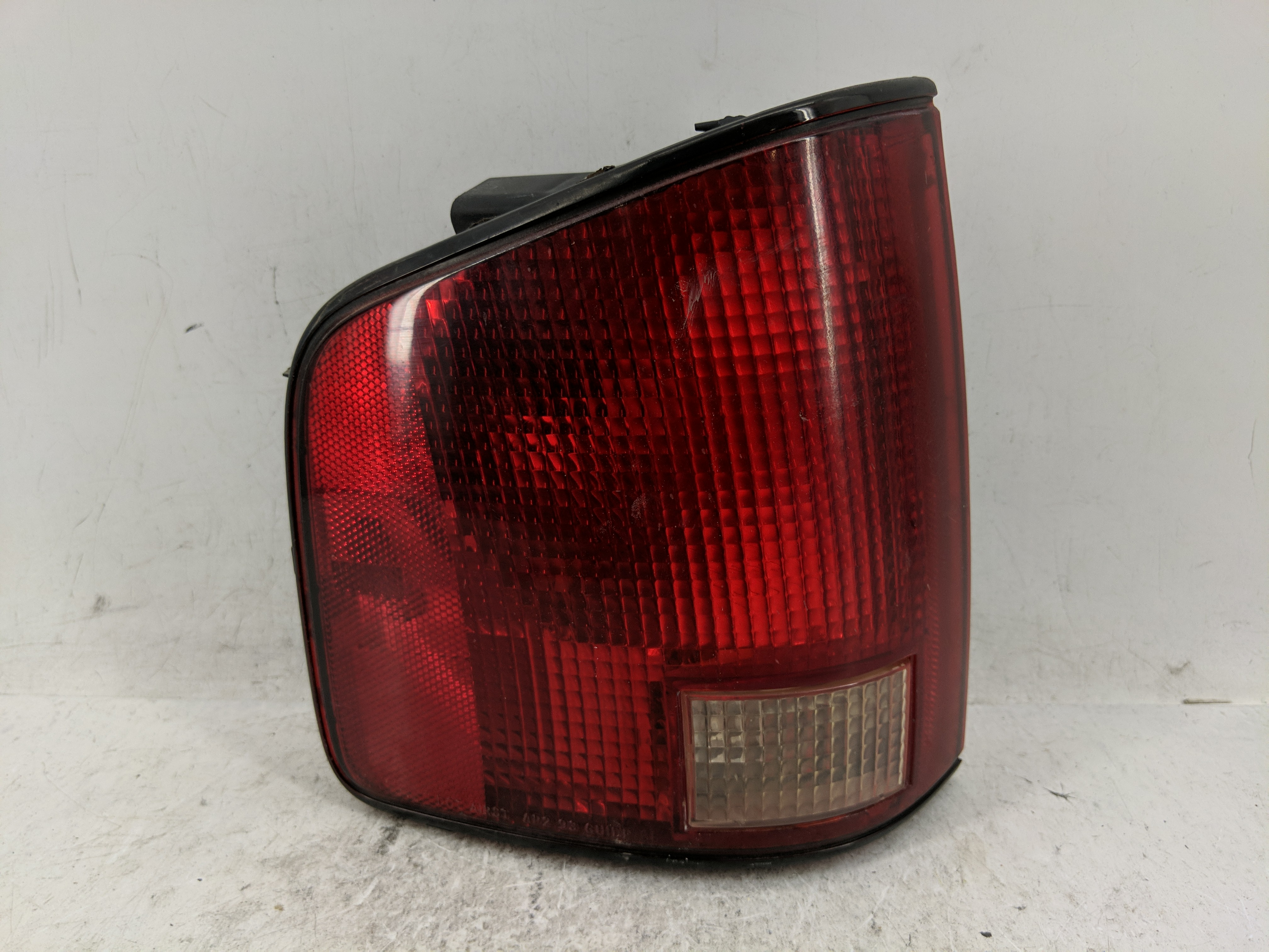 1994-2003 Chevrolet S10 Driver Left Side Tail Light Taillight Oem 1226444 - Oemusedautoparts1.com