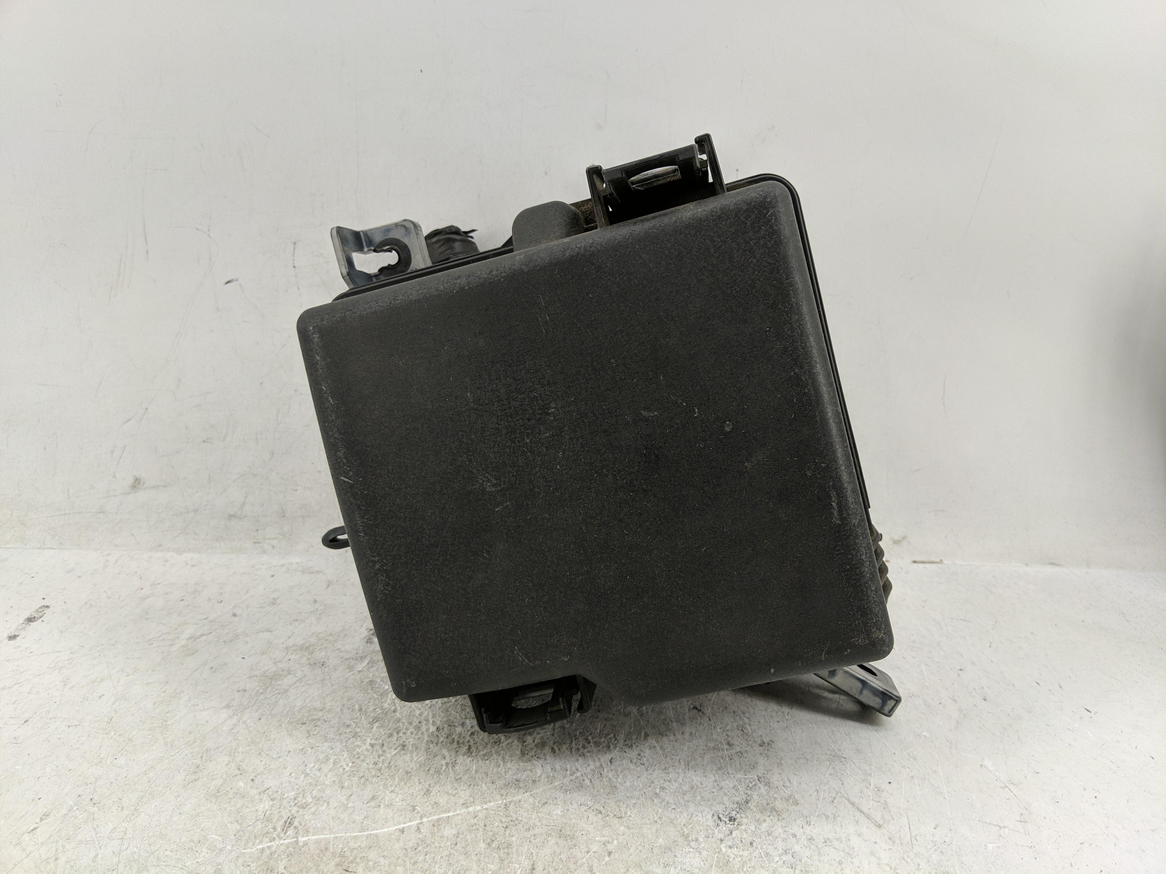 Picture of 2016-2018 Kia Sorento Fusebox Fuse Box Relay Module 1226503