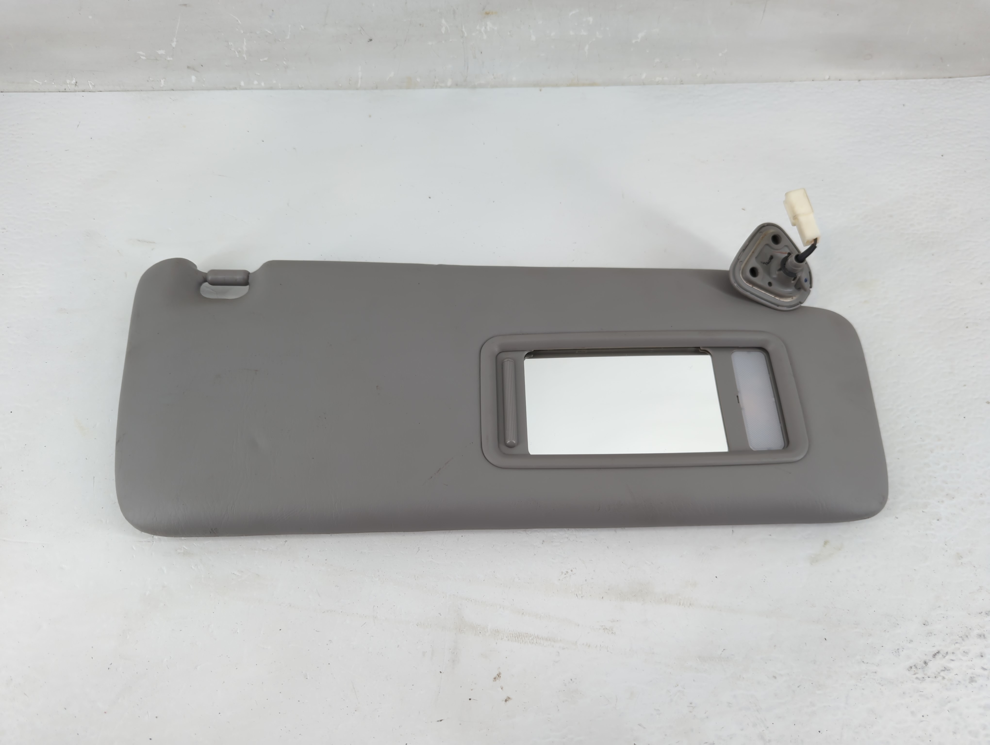 2004-2007 Toyota Highlander Passenger Sun Visor Mirror Right Sunvisor 1226511 - Oemusedautoparts1.com