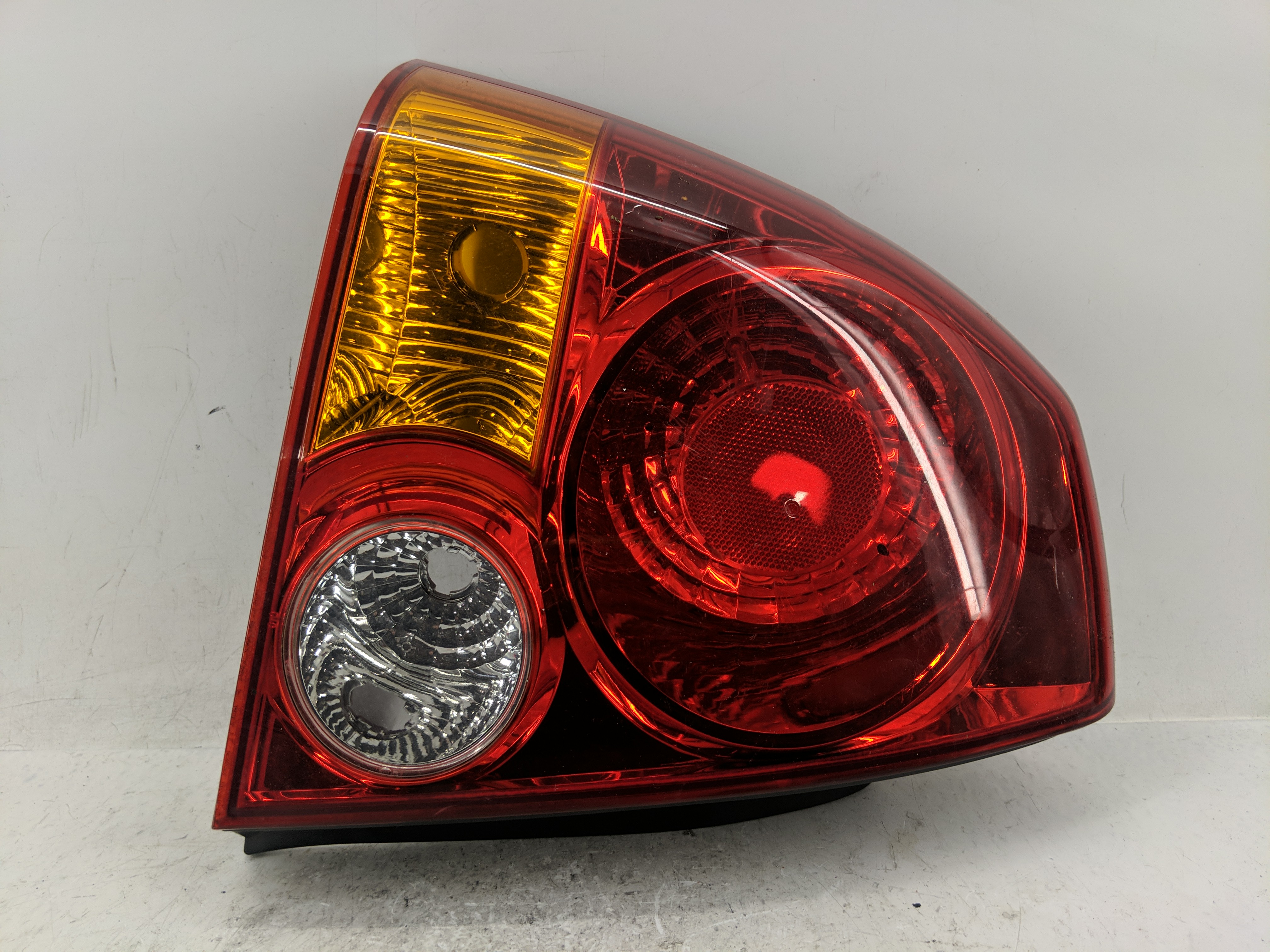 2003-2005 Hyundai Accent Driver Left Side Tail Light Taillight Oem 1226628 - Oemusedautoparts1.com