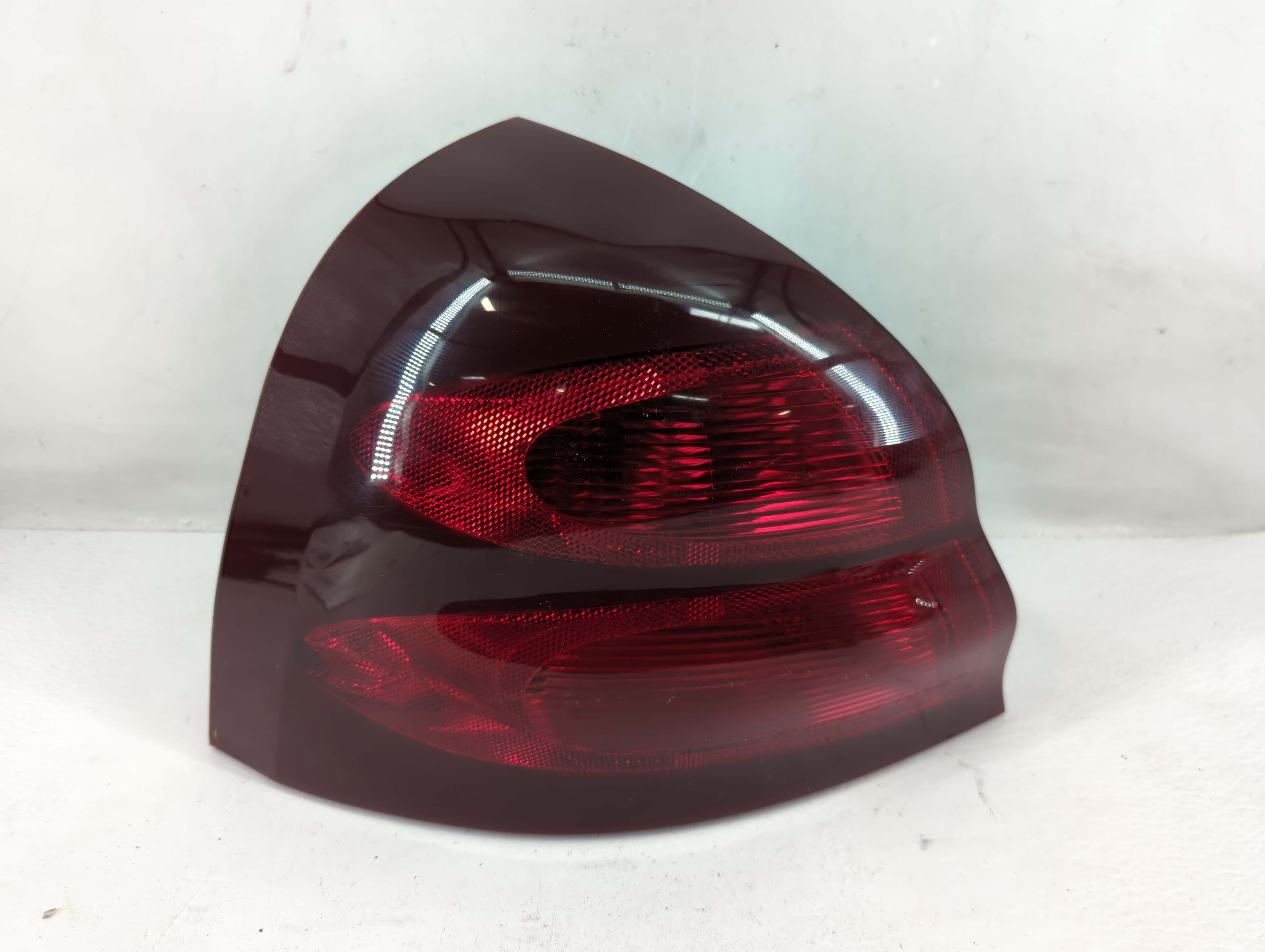 2004-2008 Pontiac Grand Prix Driver Left Side Tail Light Taillight Oem 1226692 - Oemusedautoparts1.com
