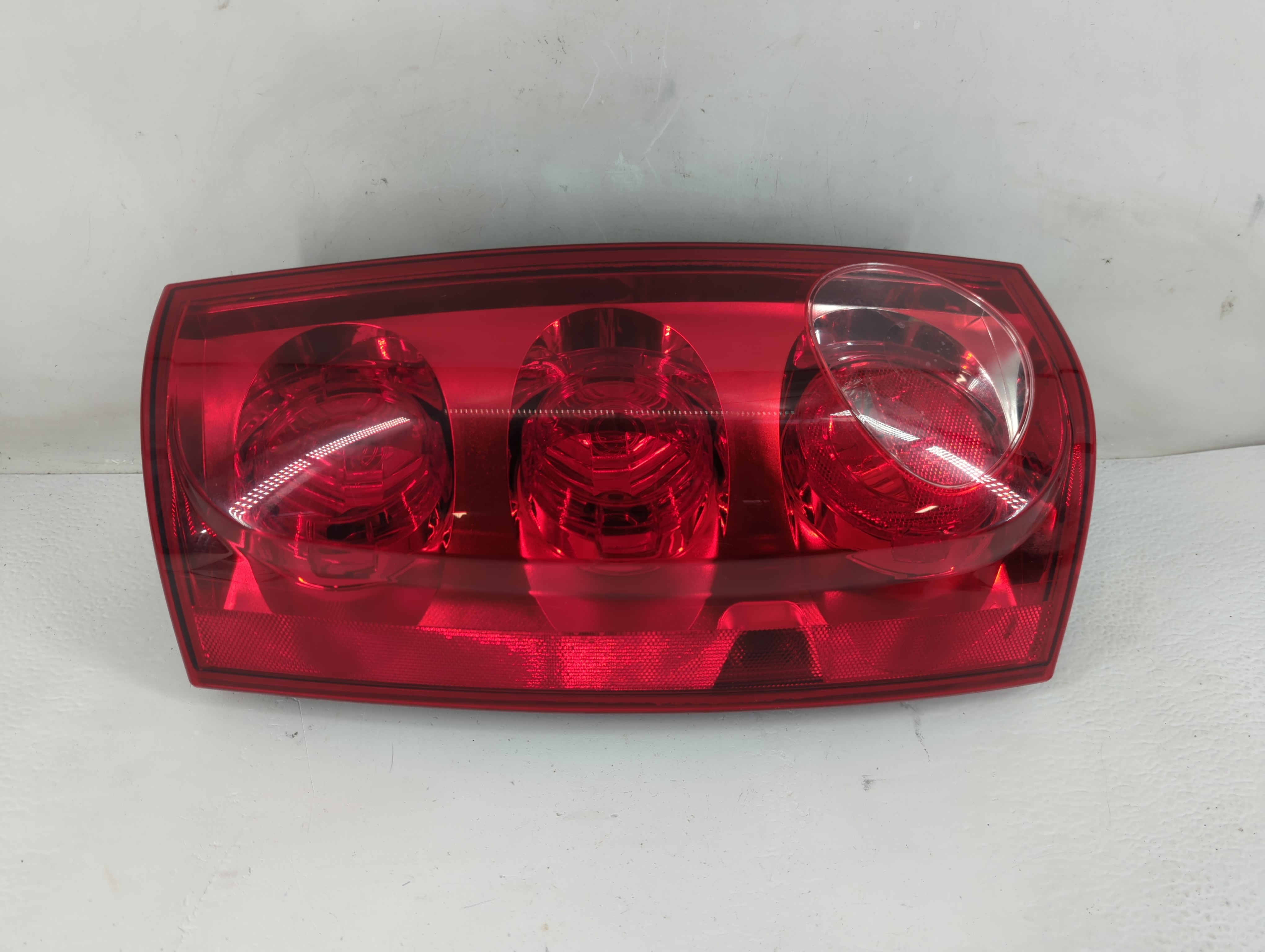 2007-2011 Gmc Yukon Driver Left Side Tail Light Taillight Oem 1226720 - Oemusedautoparts1.com