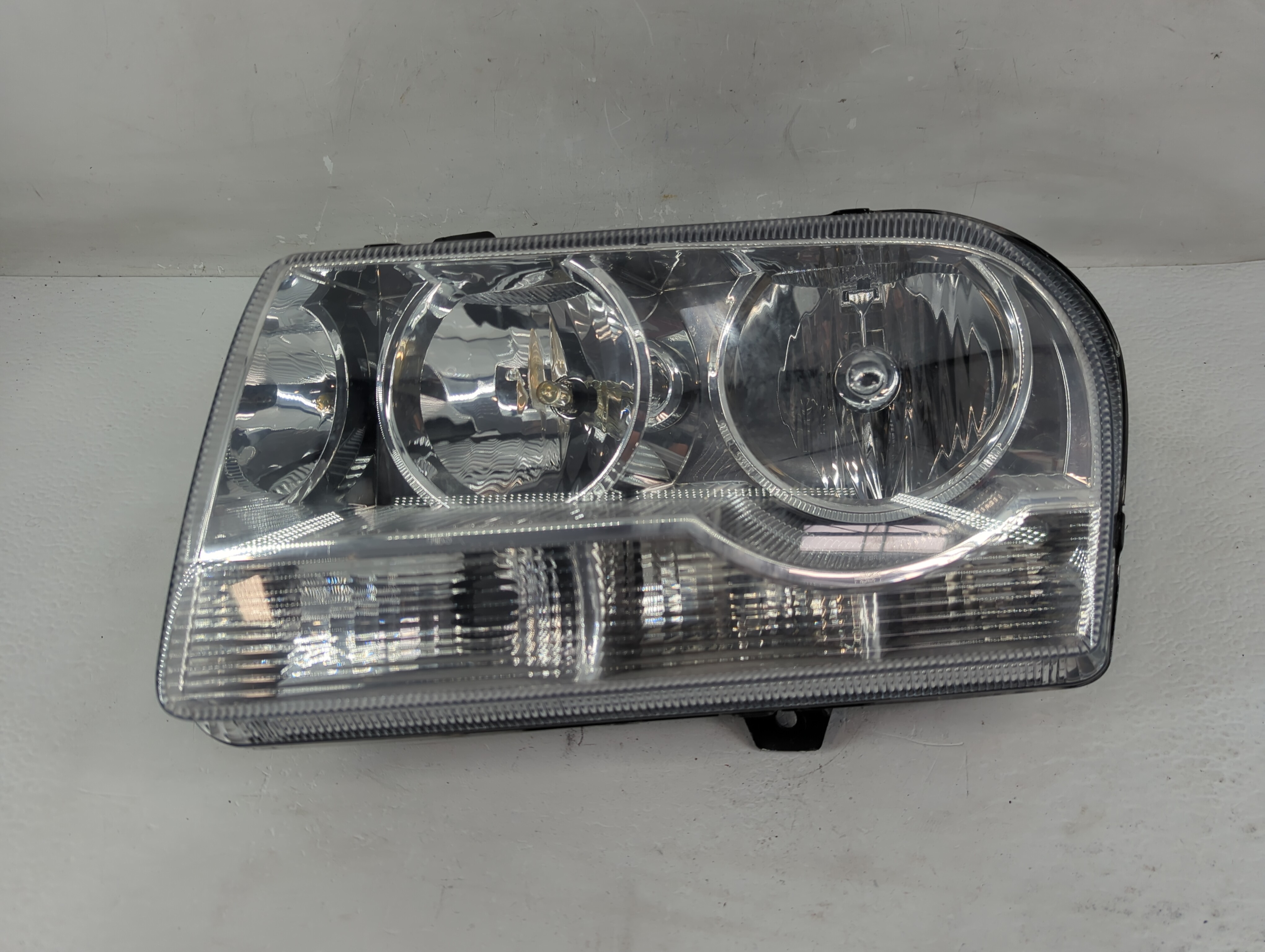 Picture of 2005-2007 Chrysler 300 Driver Left Oem Head Light Headlight Lamp 1226750