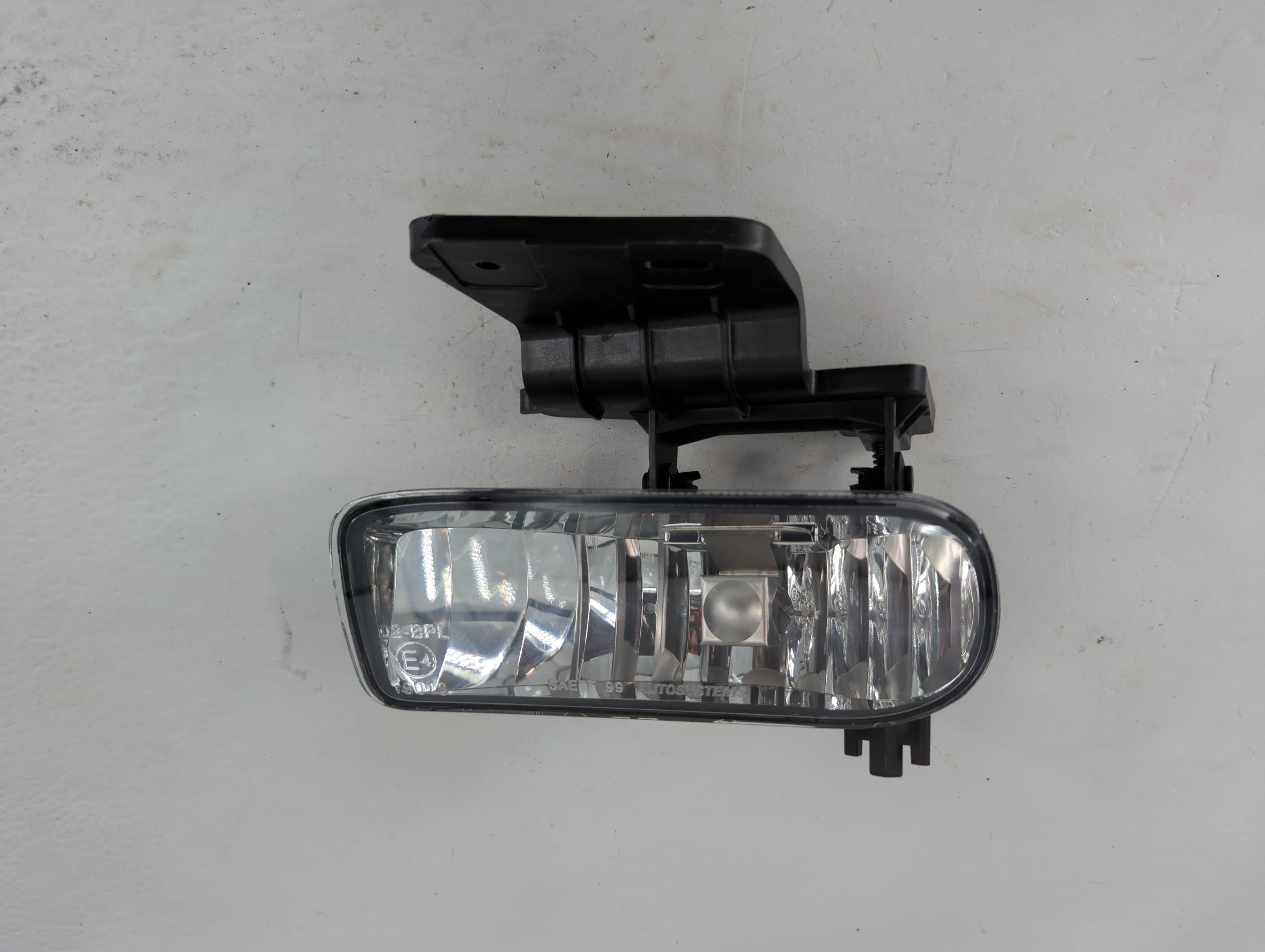 2004-2007 Chevrolet Silverado 1500 Driver Left Oem Fog Light Lamp 1226769 - Oemusedautoparts1.com