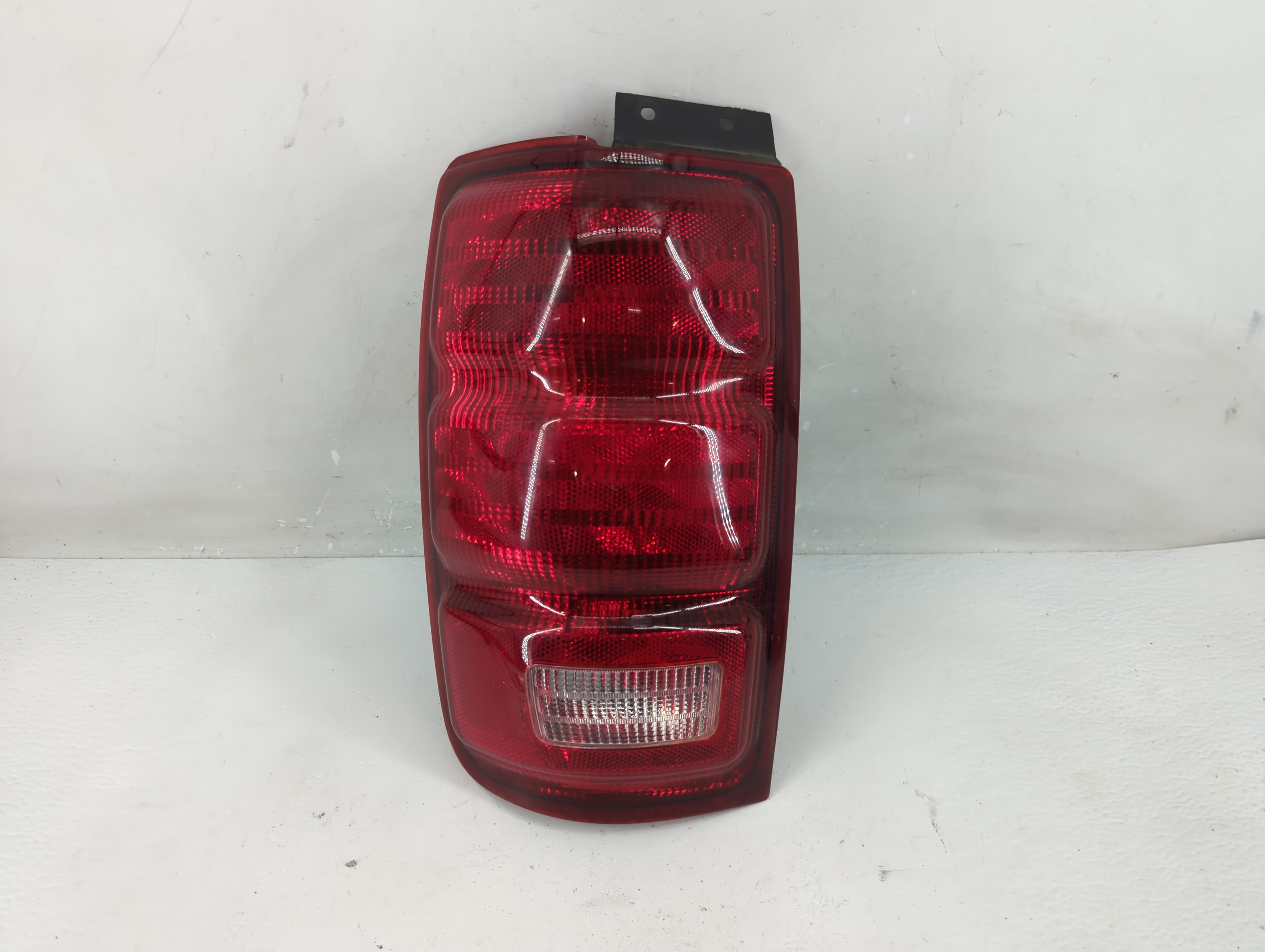1997-2002 Ford Expedition Driver Left Side Tail Light Taillight Oem 1226773 - Oemusedautoparts1.com