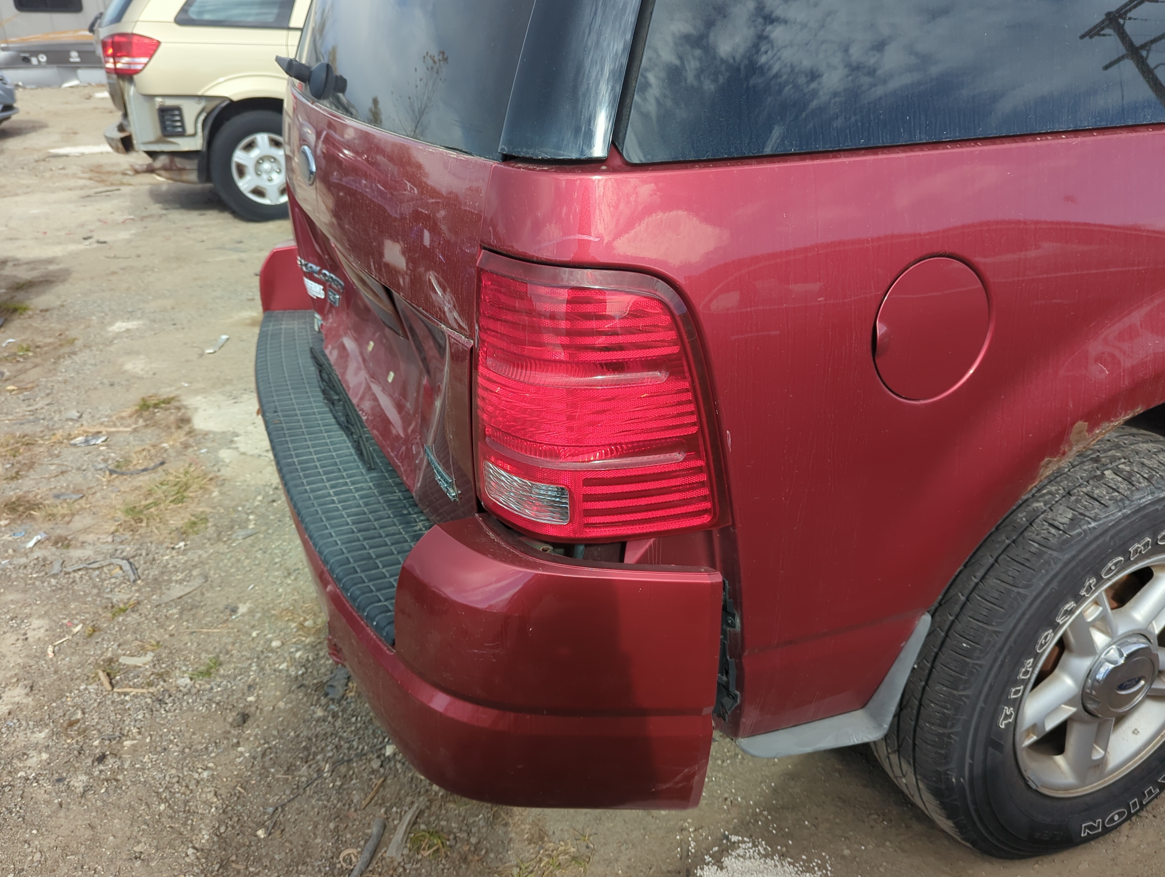 2002-2005 Ford Explorer Passenger Right Side Tail Light Taillight Oem 1227366 - Oemusedautoparts1.com