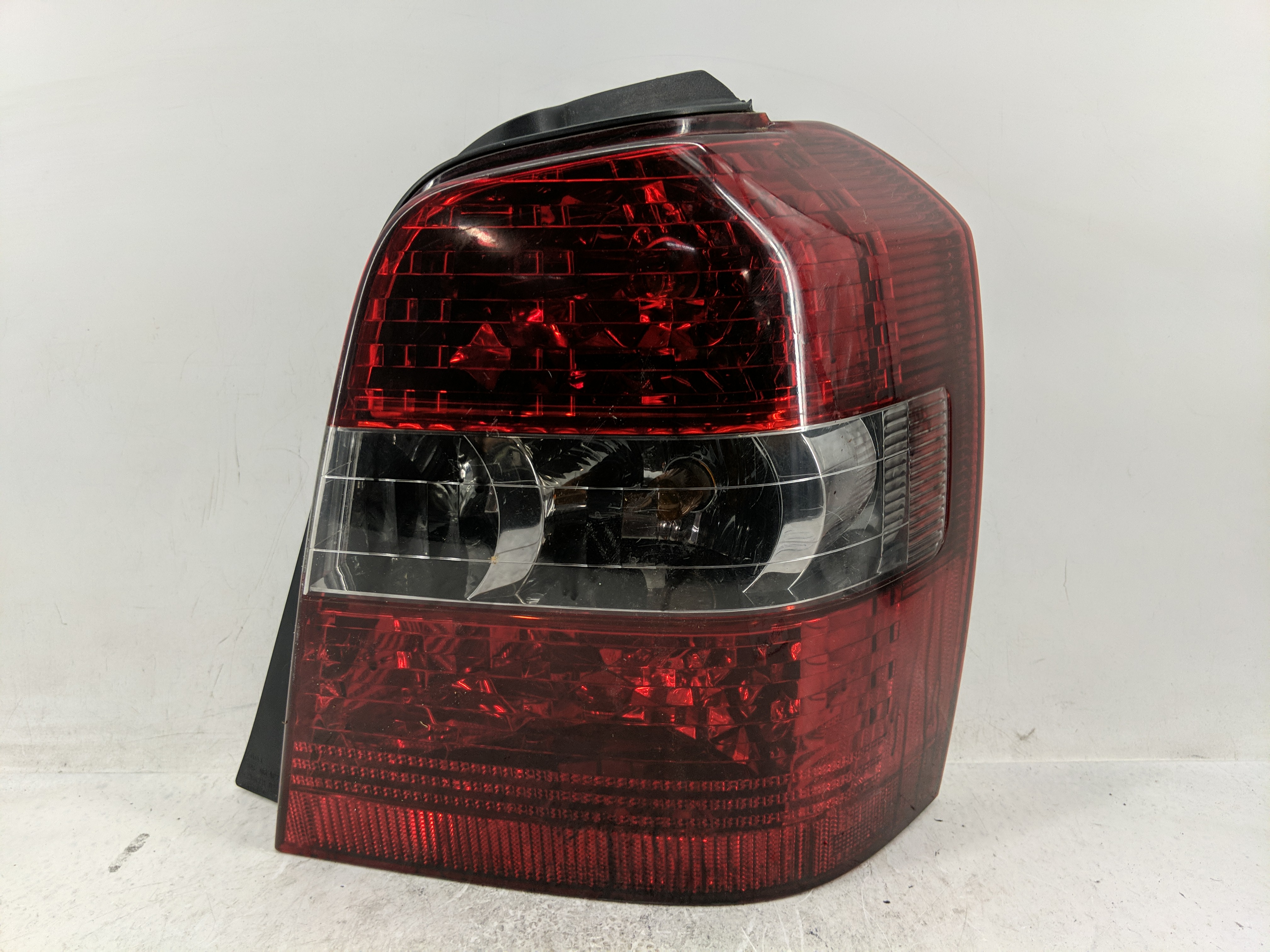 2004 Toyota Highlander Passenger Right Side Tail Light Taillight Oem 1227435 - Oemusedautoparts1.com