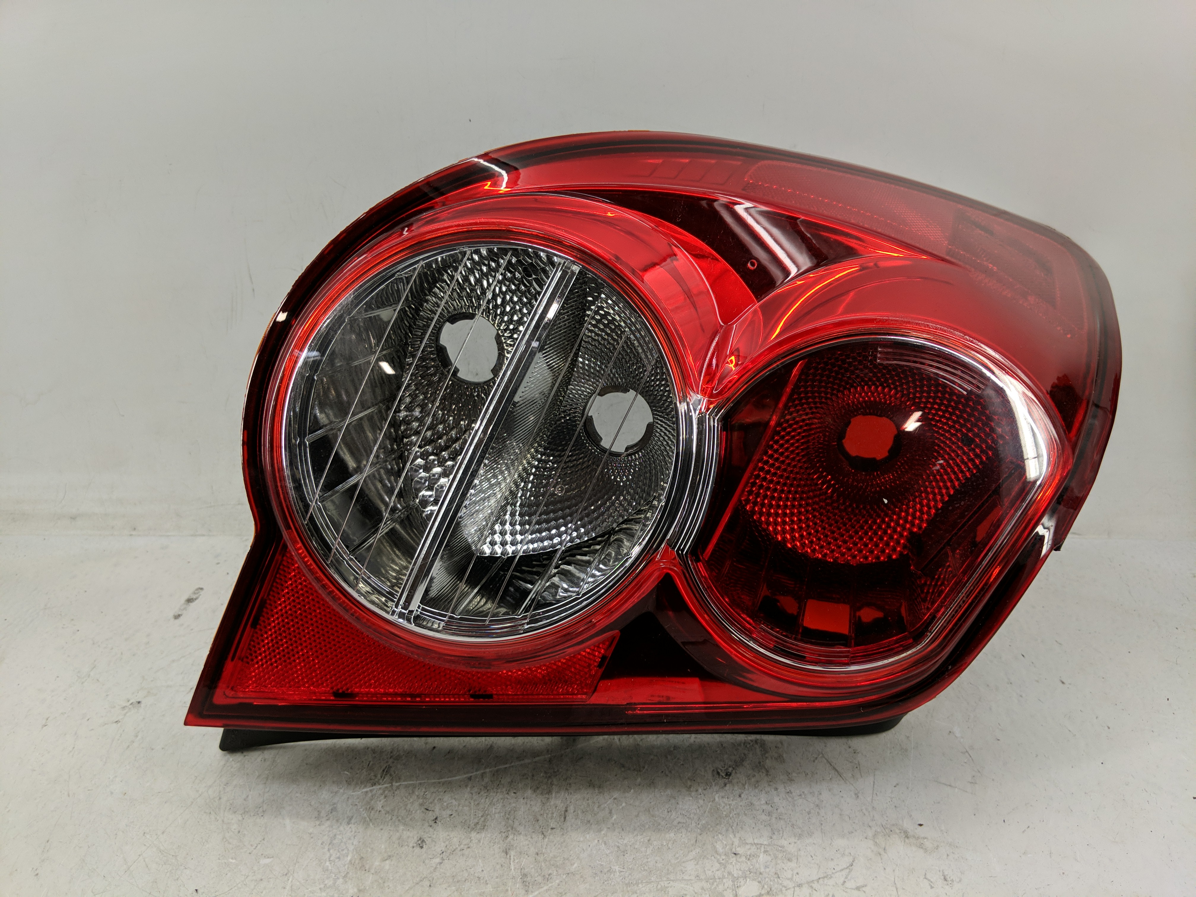 Picture of 2012-2016 Chevrolet Sonic Driver Left Side Tail Light Taillight Oem 1227445