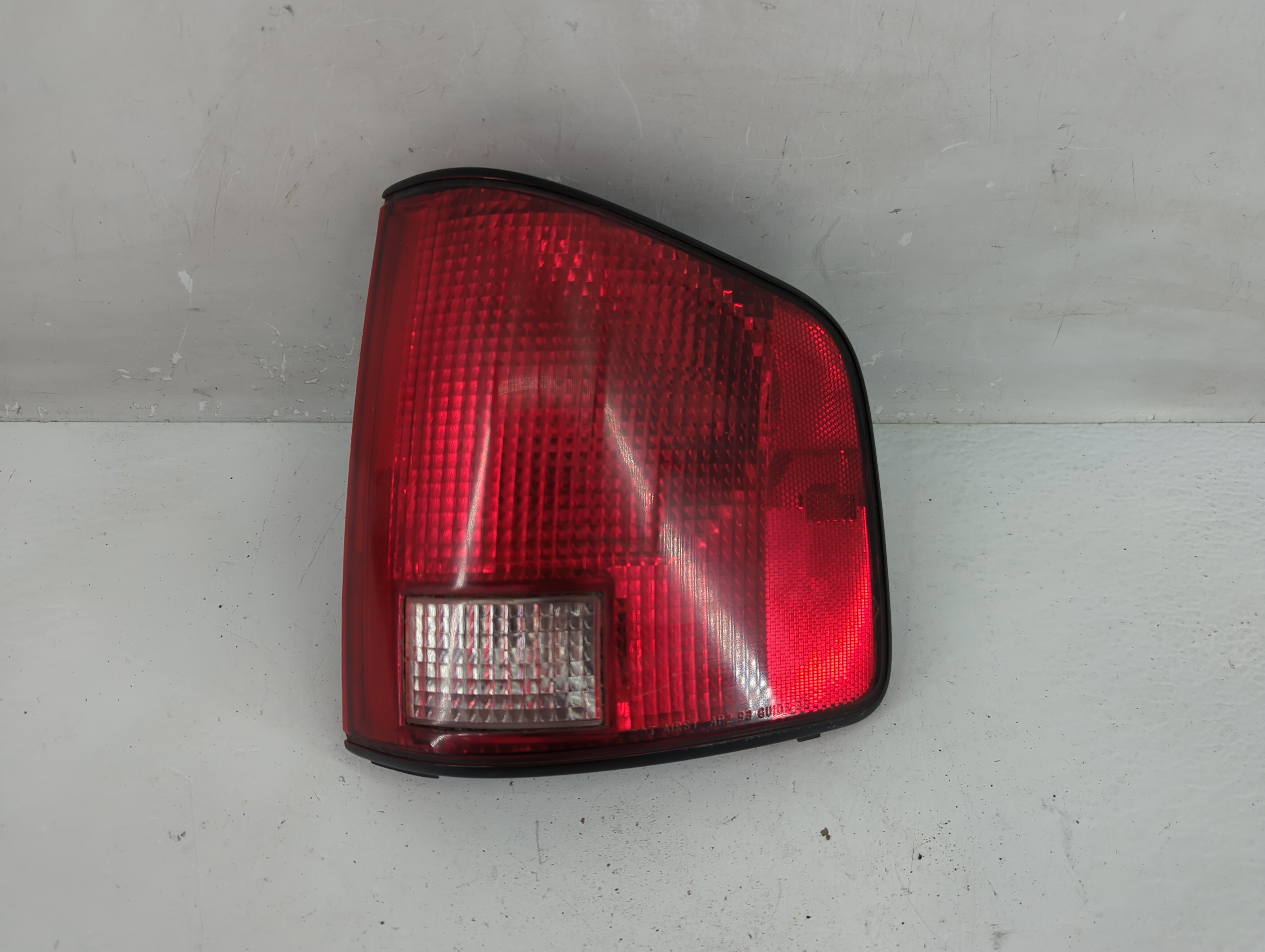 1994-2003 Gmc Sonoma Passenger Right Side Tail Light Taillight Oem 1227494 - Oemusedautoparts1.com