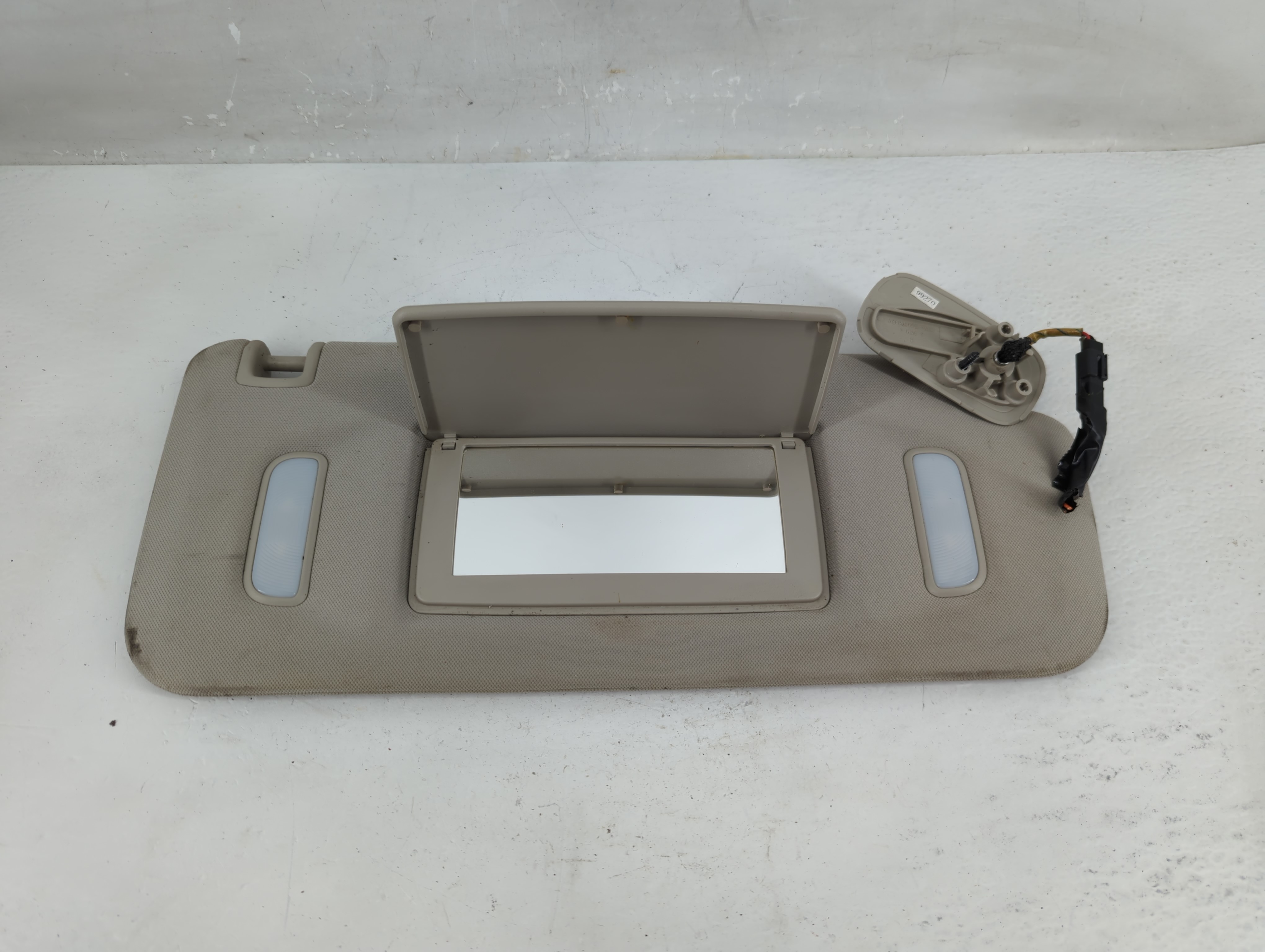 Picture of 2007-2013 Gmc Sierra 1500 Passenger Sun Visor Mirror Right Sunvisor 1227521