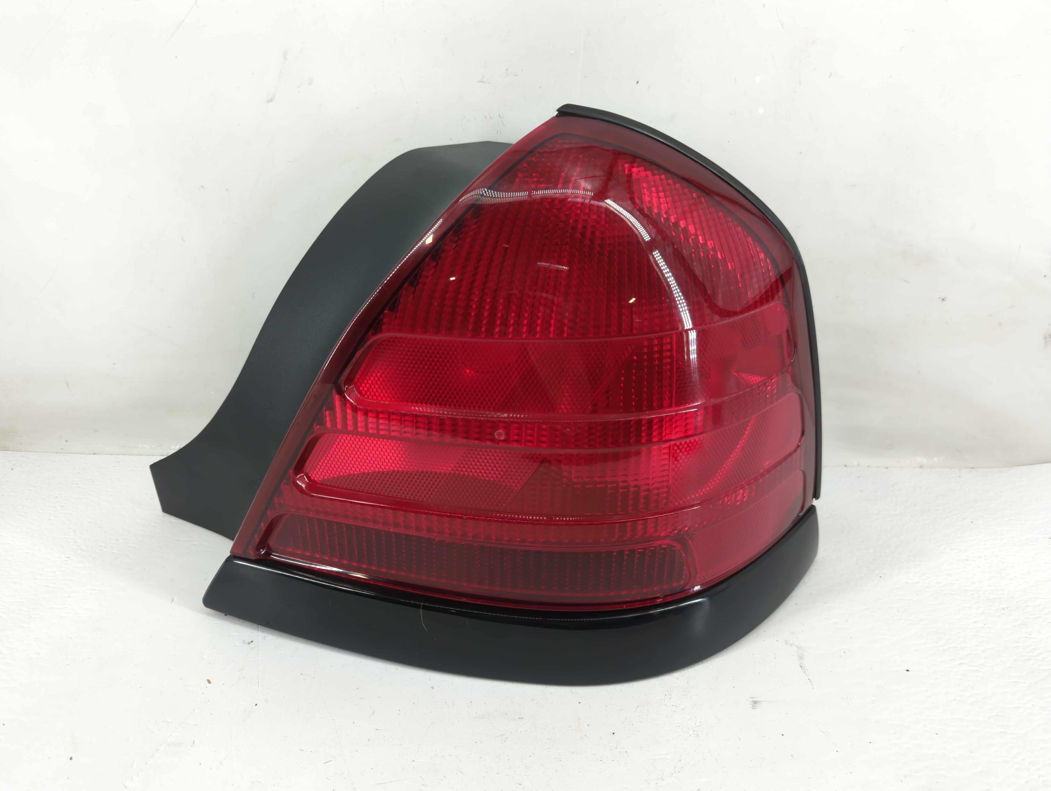 1999-2011 Ford Crown Victoria Driver Left Side Tail Light Taillight Oem 1227543 - Oemusedautoparts1.com