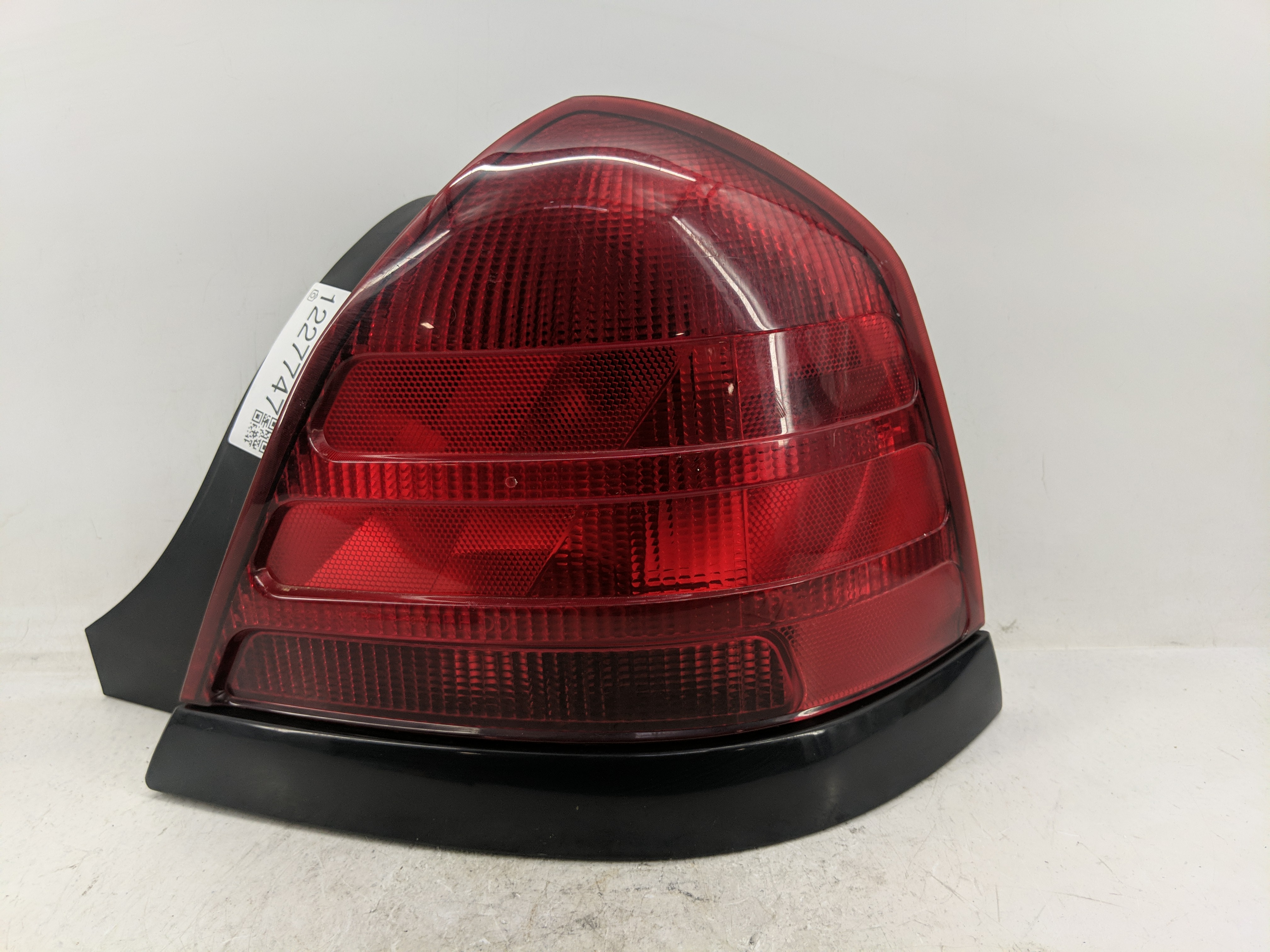 2000 Ford Crown Victoria Passenger Right Side Tail Light Taillight Oem 1227747 - Oemusedautoparts1.com
