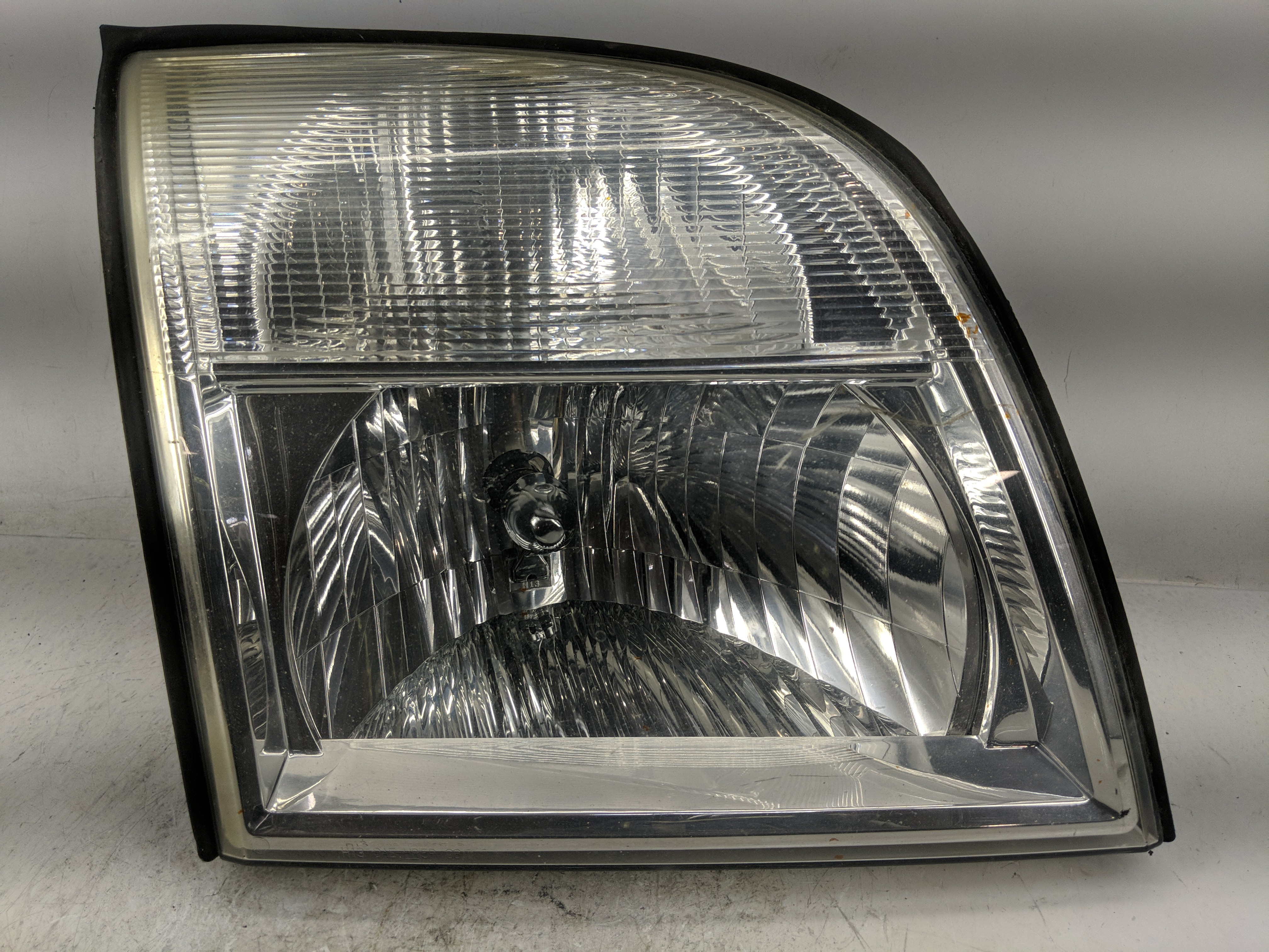 Picture of 2006 Mercury Mountaineer Passenger Right Oem Head Light Headlight Lamp 1227784