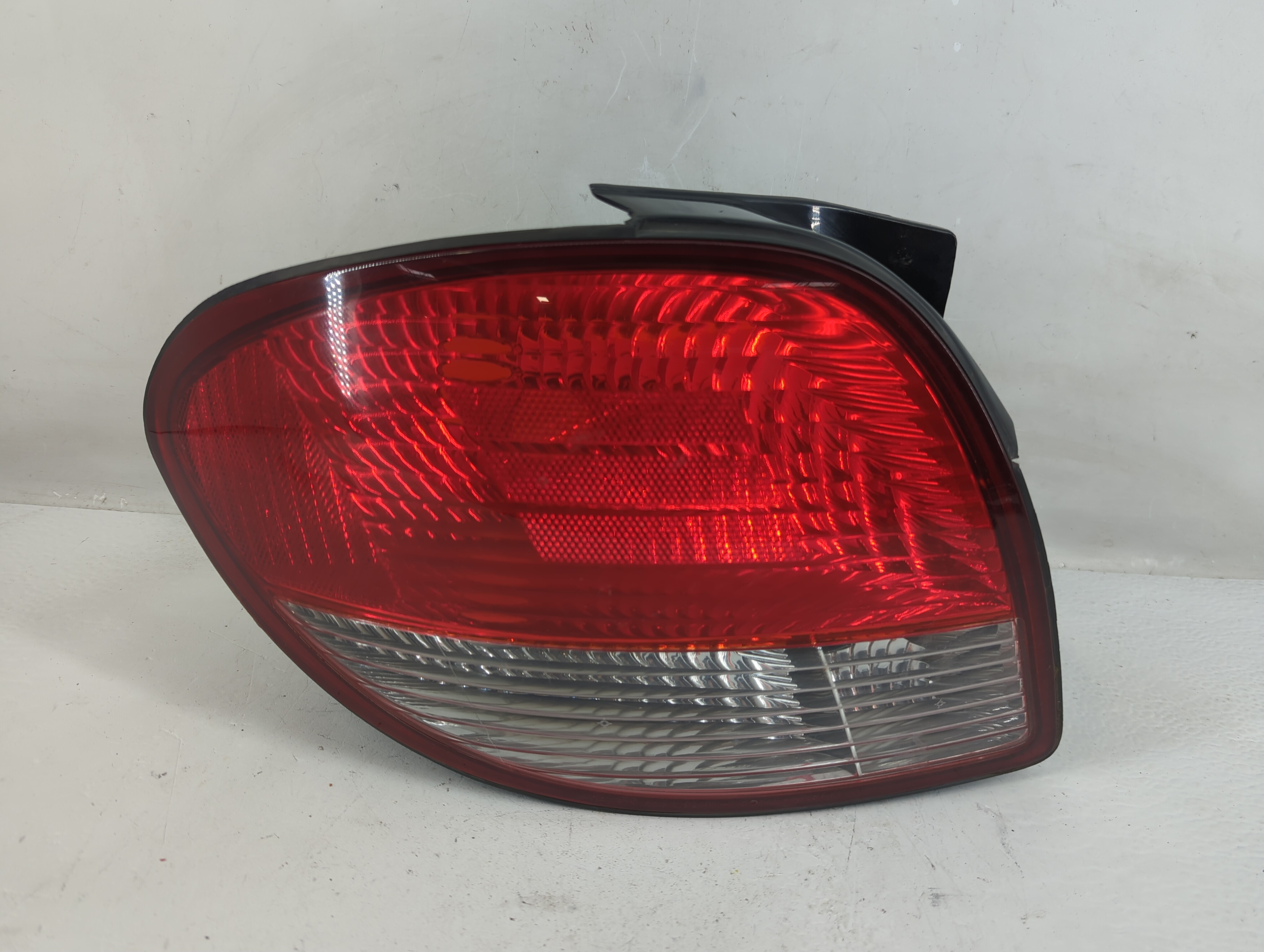 Picture of 2000-2001 Hyundai Tiburon Driver Left Side Tail Light Taillight Oem 1227787