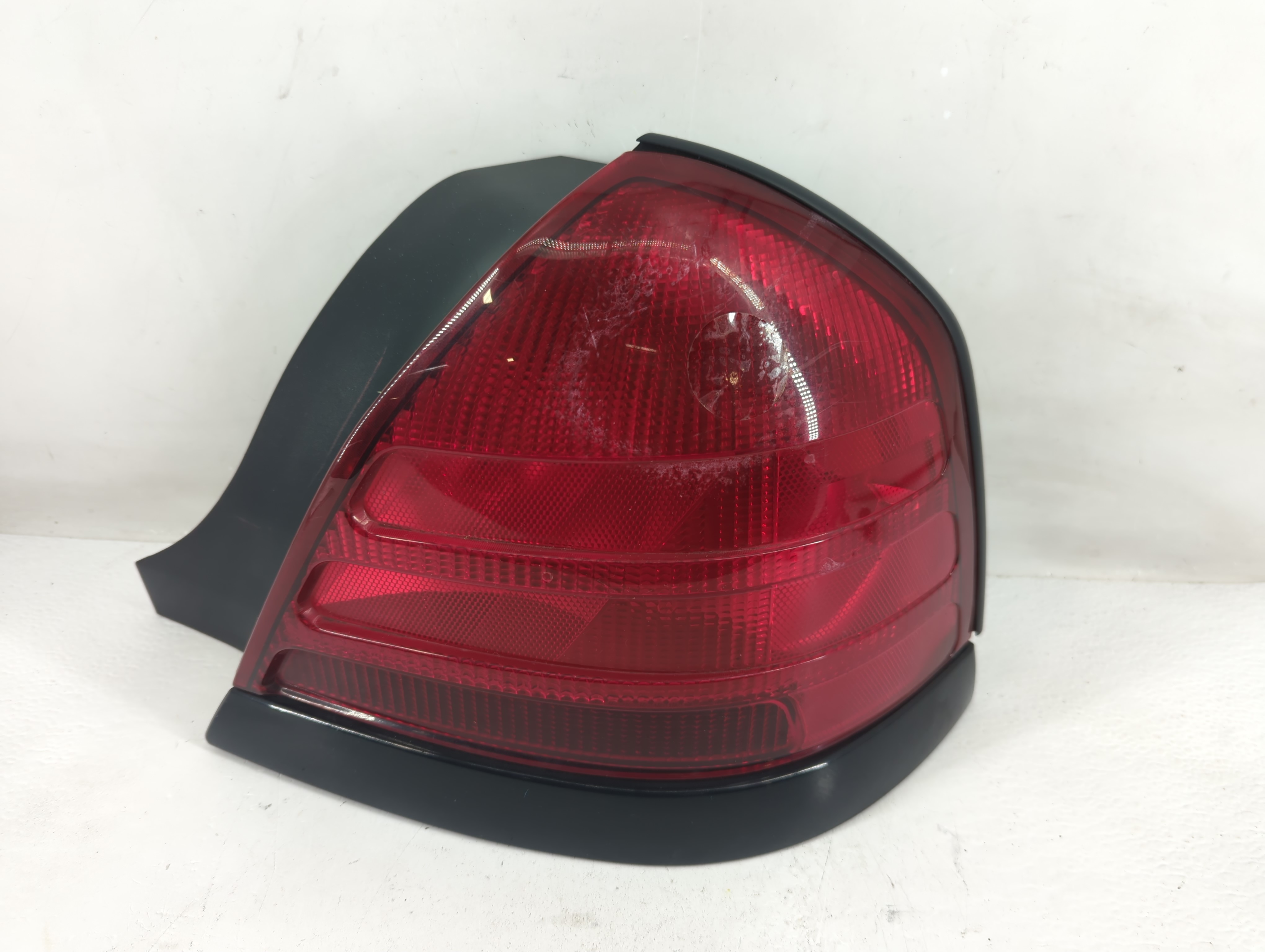 Picture of 2000 Ford Crown Victoria Passenger Right Side Tail Light Taillight Oem 1227809