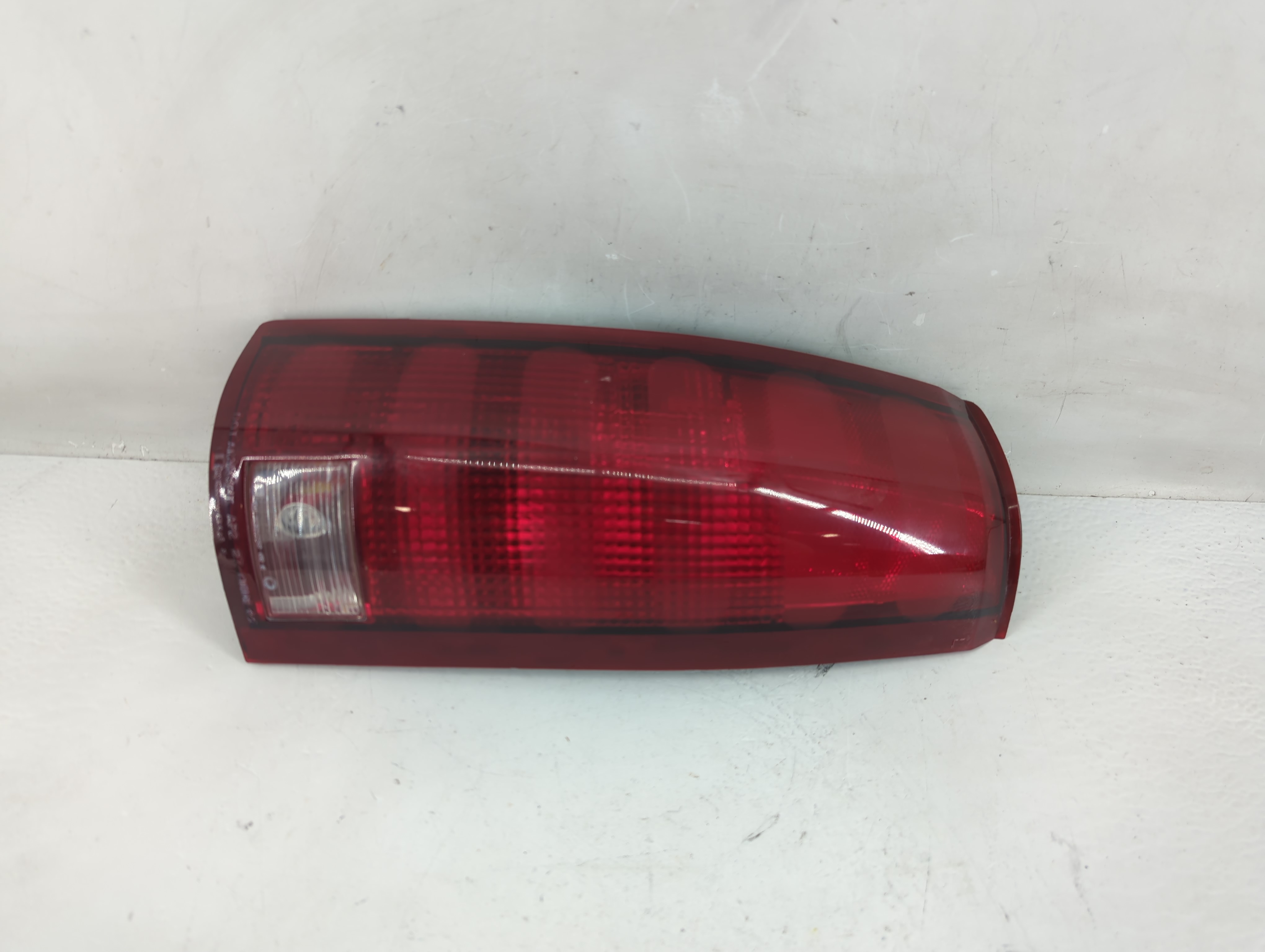 1995-2000 Chevrolet Tahoe Driver Left Side Tail Light Taillight Oem 1227810 - Oemusedautoparts1.com
