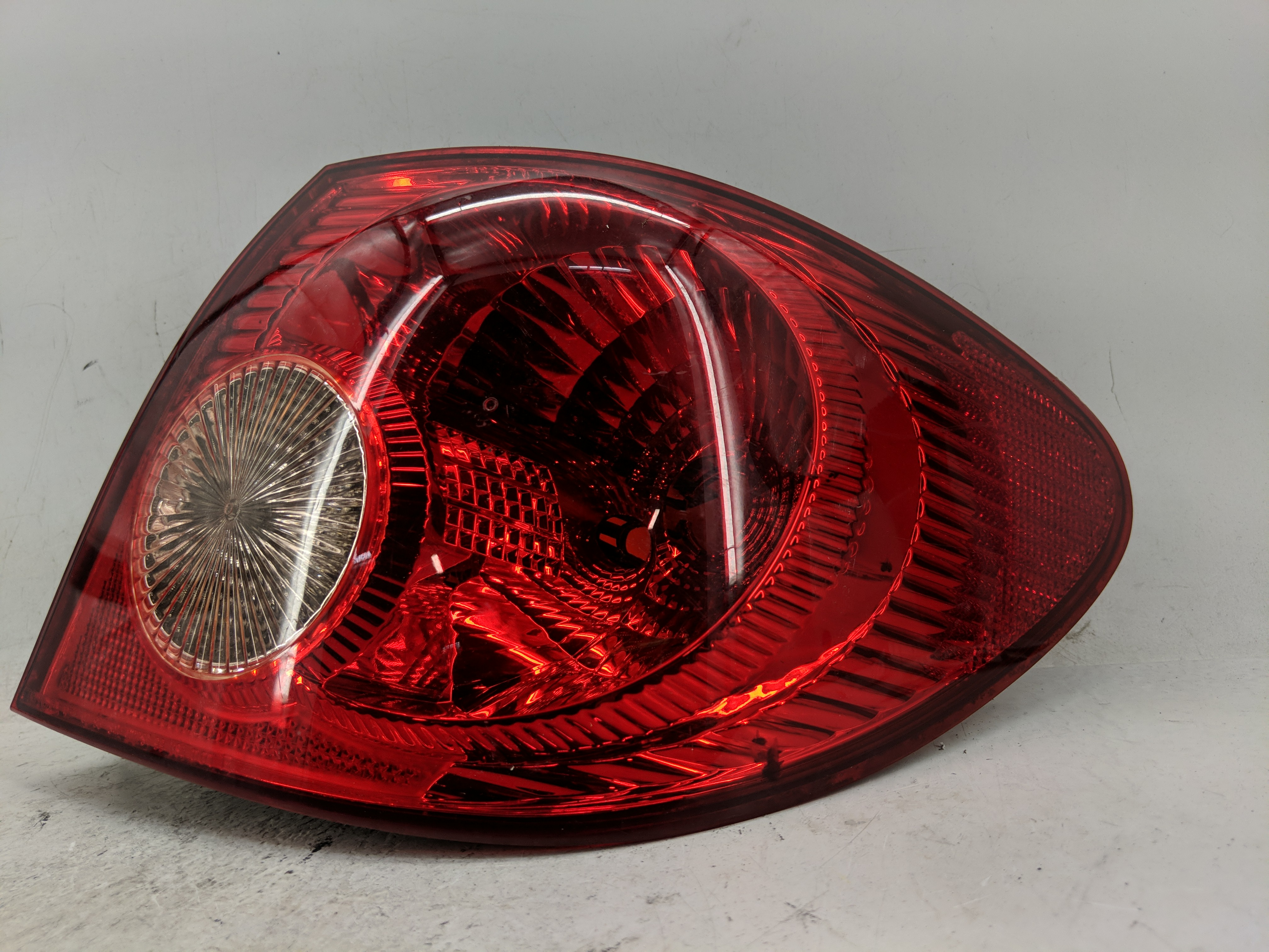 2004-2008 Toyota Corolla Passenger Right Side Tail Light Taillight Oem 1227901 - Oemusedautoparts1.com